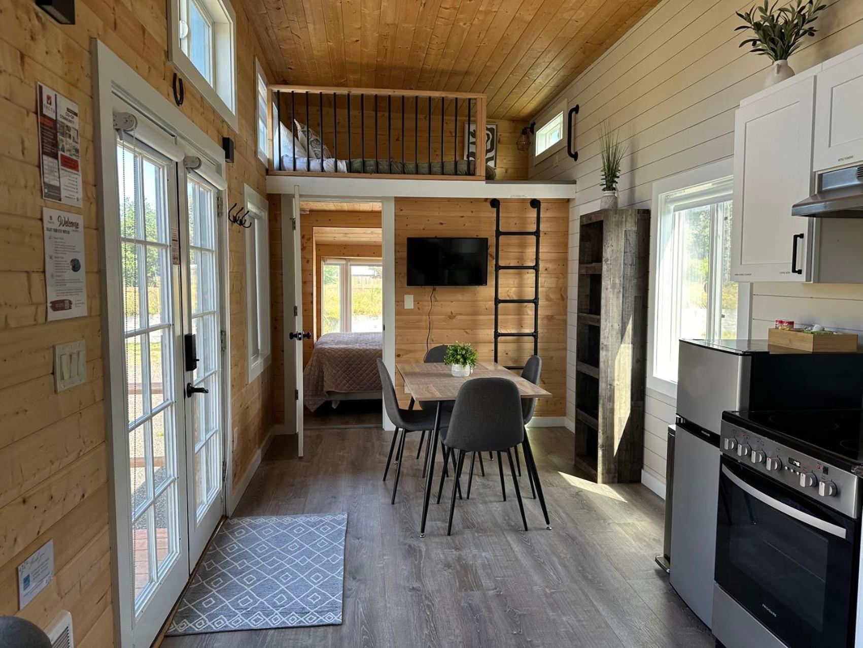Mobile Home - Photo 25