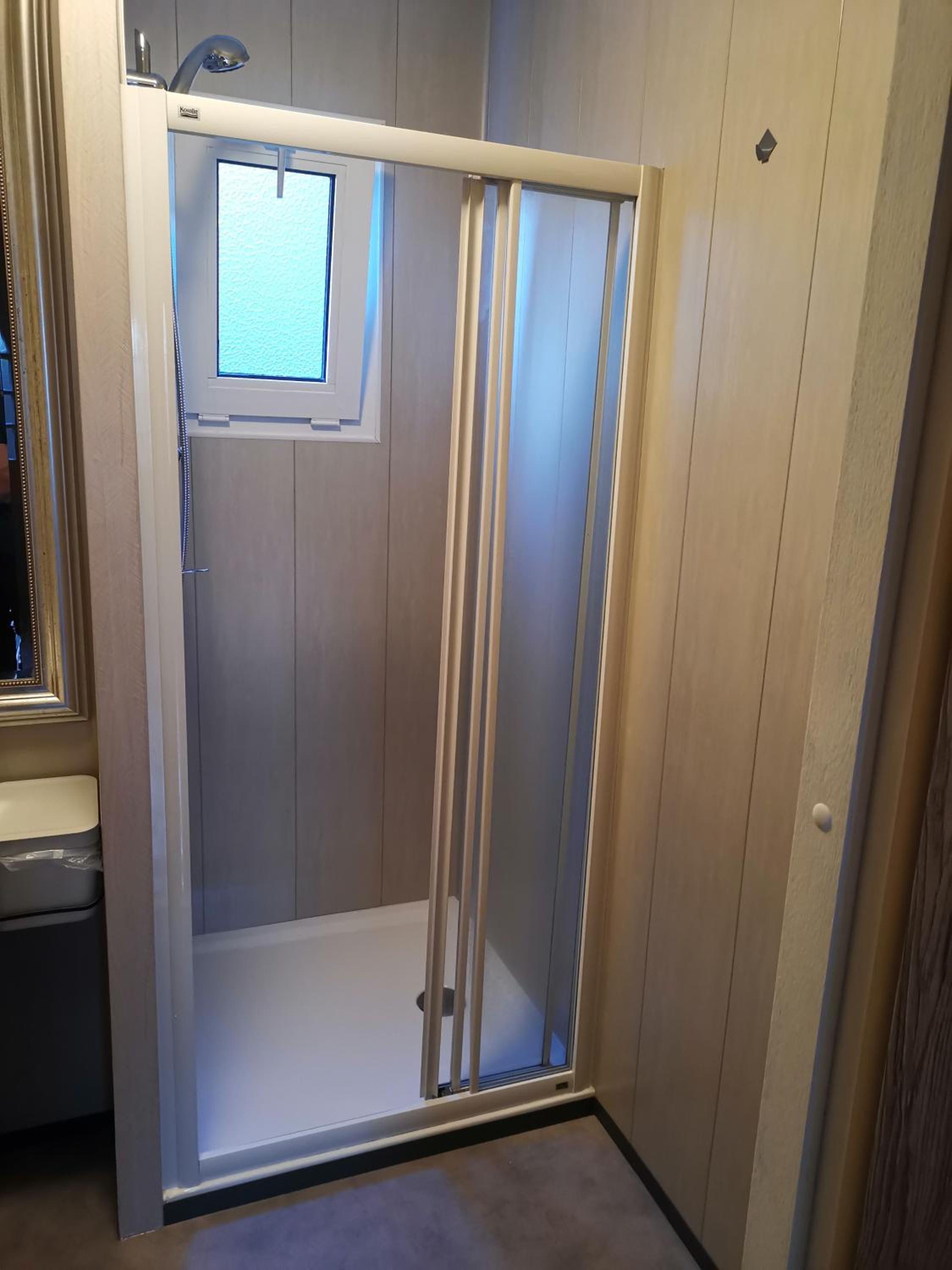 One-Bedroom Apartment with View photo 2