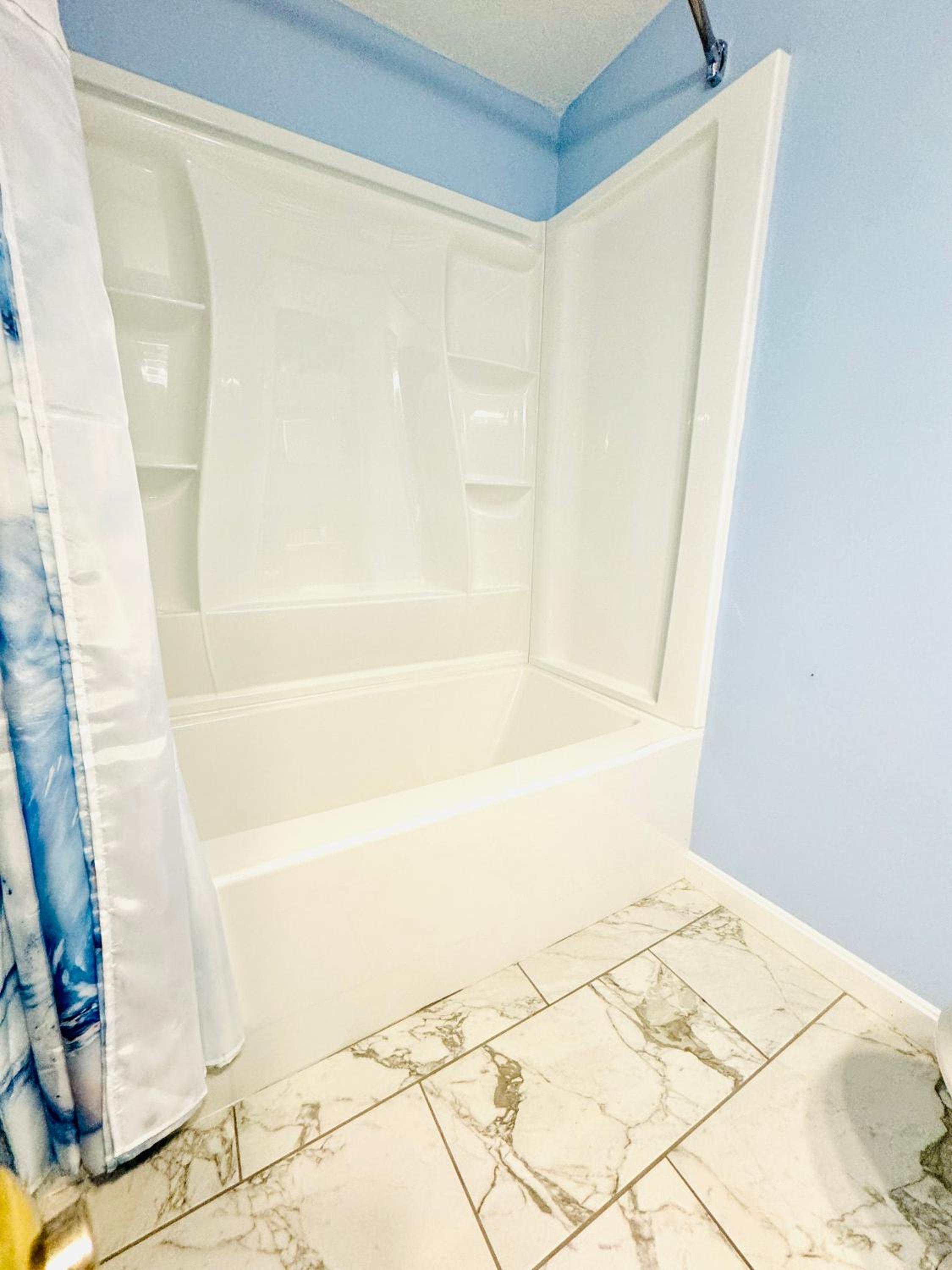 Deluxe Queen Room with Balcony - Photo 3