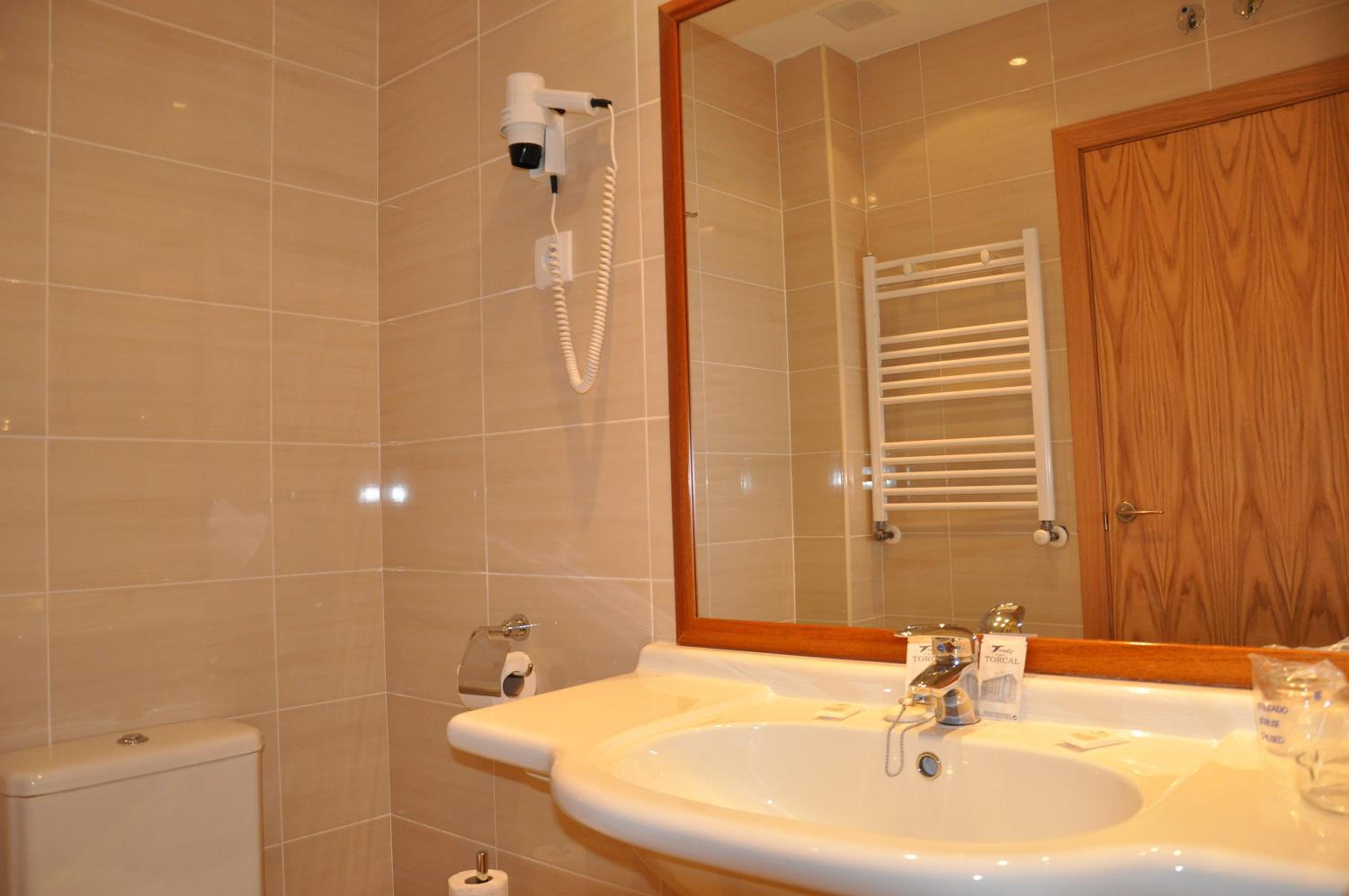 Double or Twin Room - Photo 2