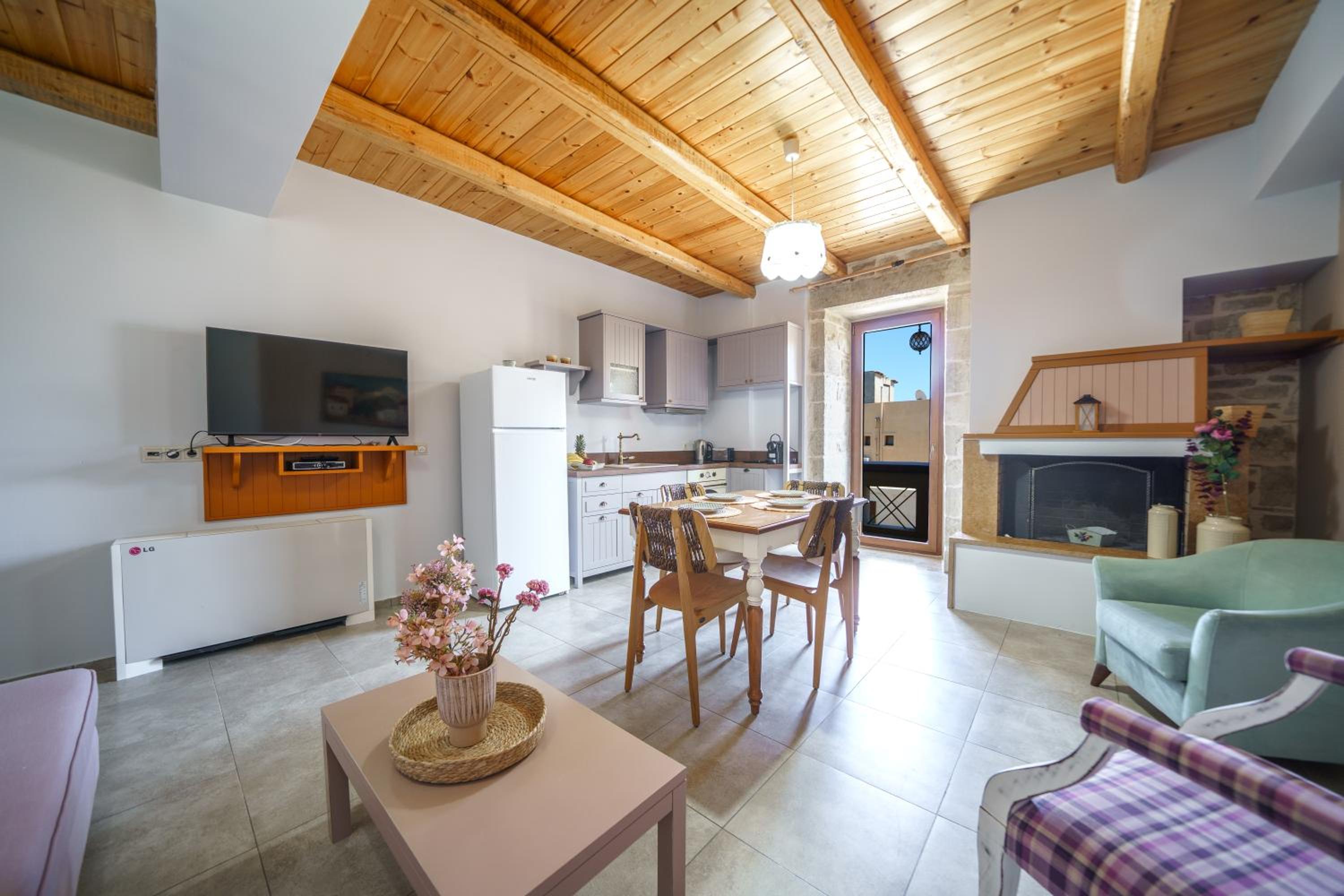 Suite with Private Pool - Photo 13