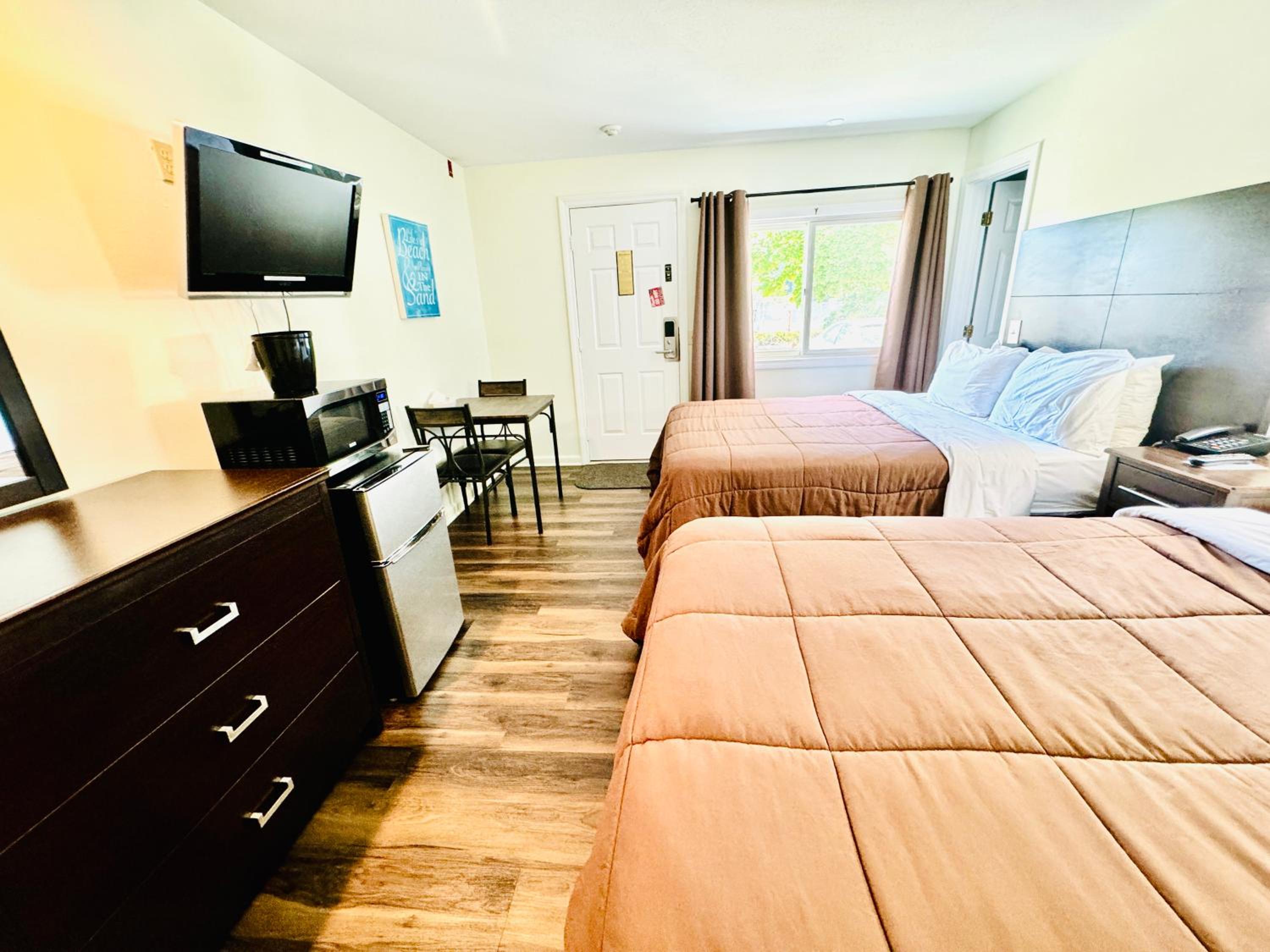 Economy Queen Room with Two Queen Beds  - Photo 4