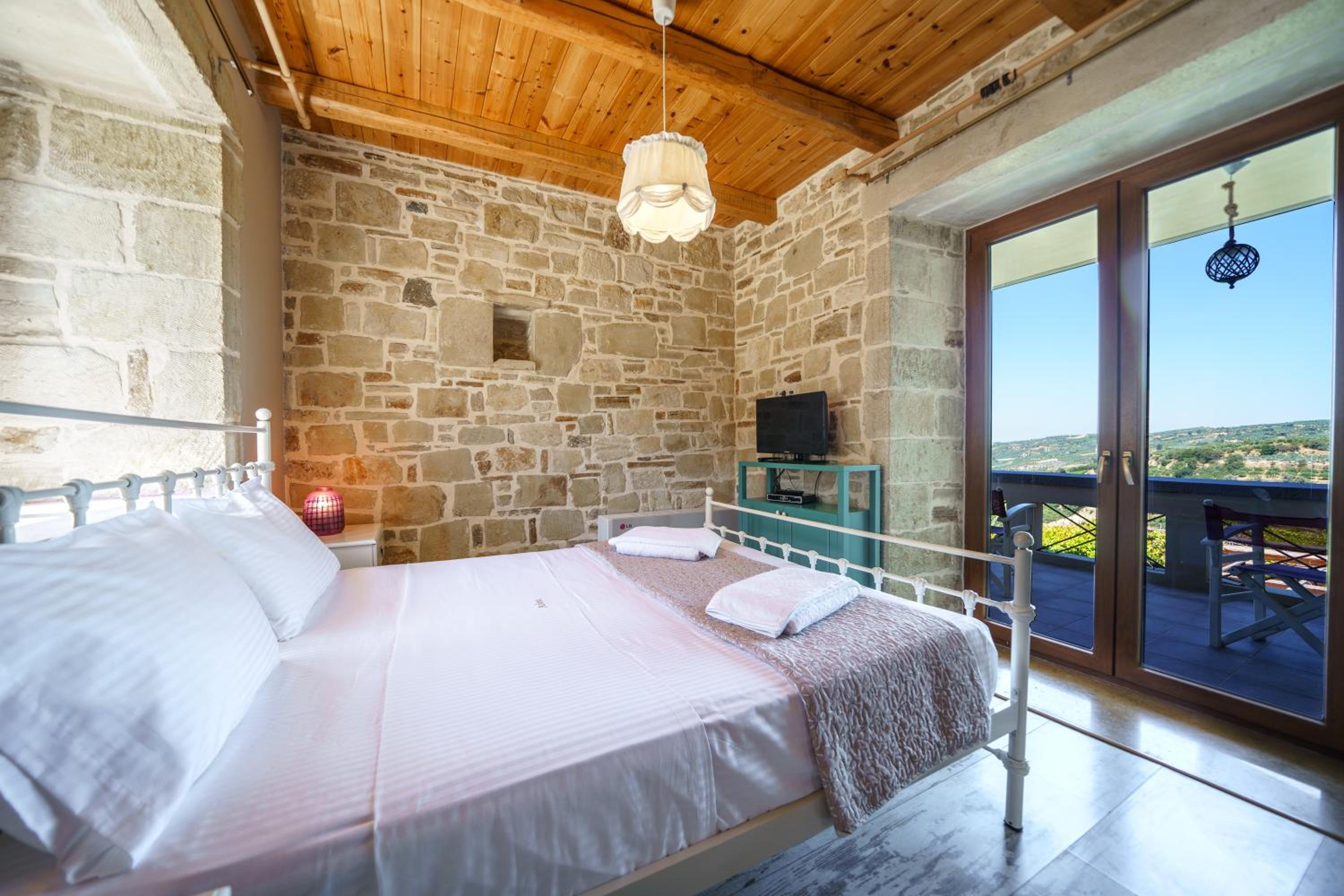 Suite with Private Pool - Photo 1