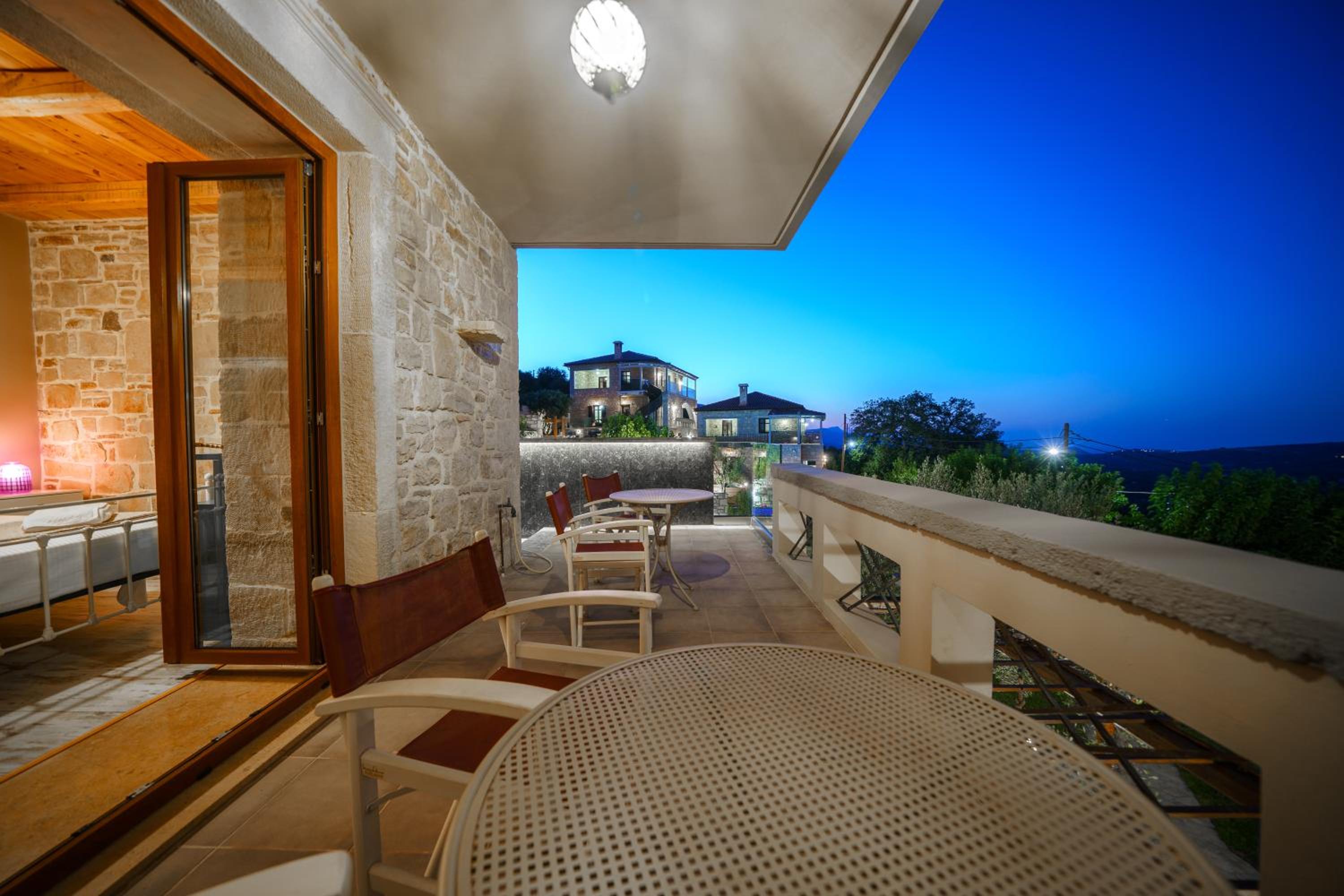 Suite with Private Pool - Photo 9