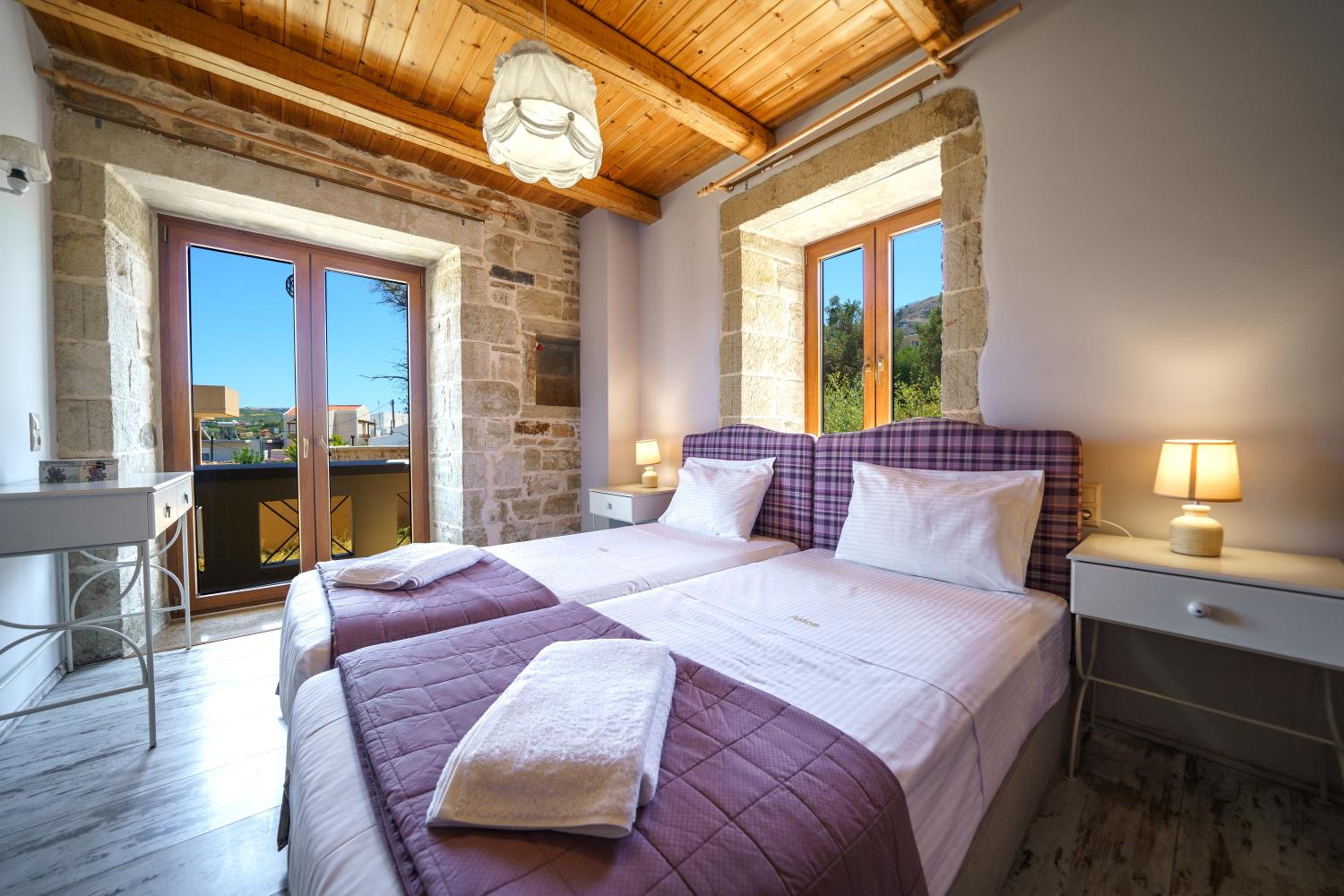 Suite with Private Pool - Photo 15