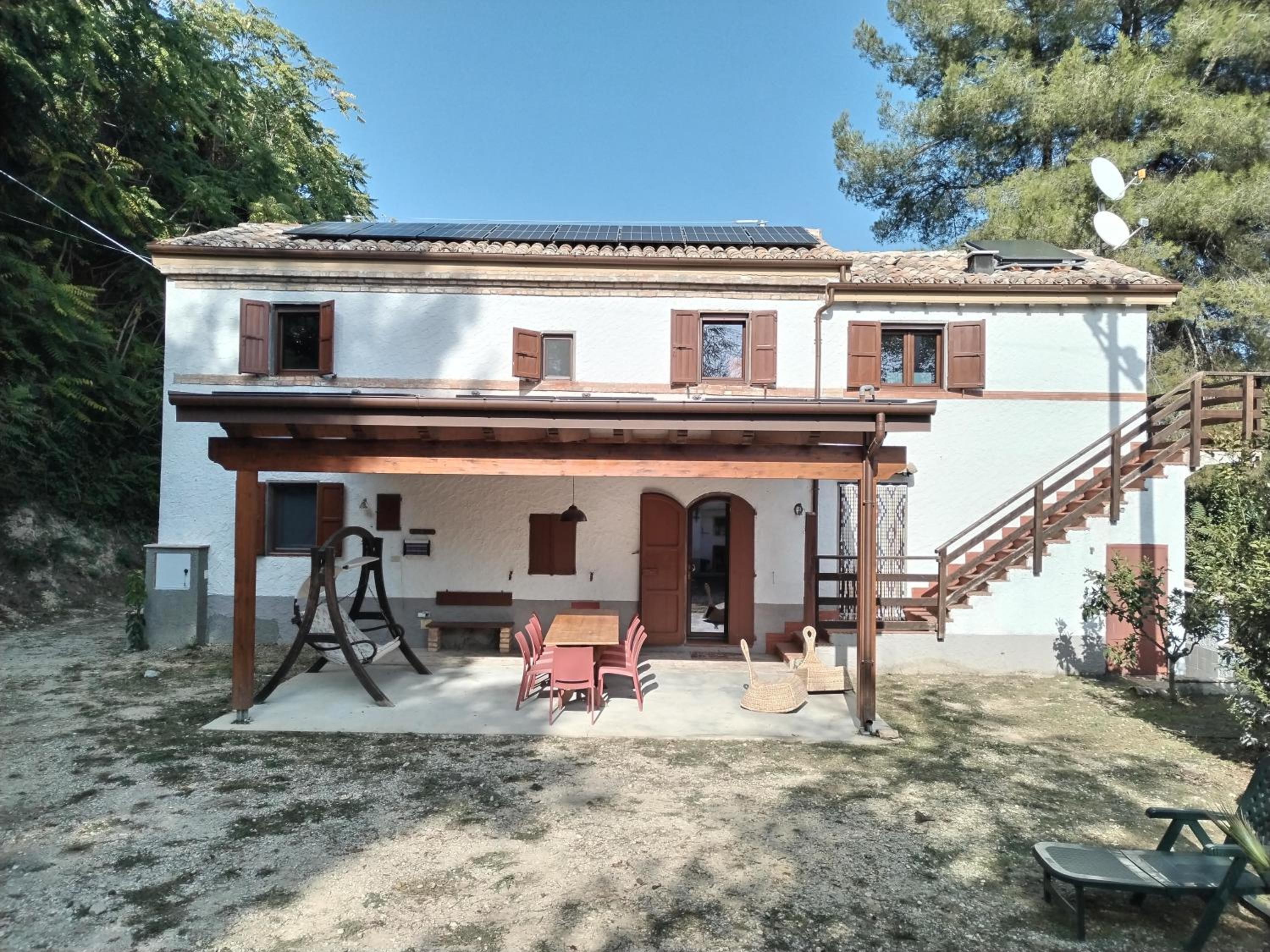 Three-Bedroom House photo 3