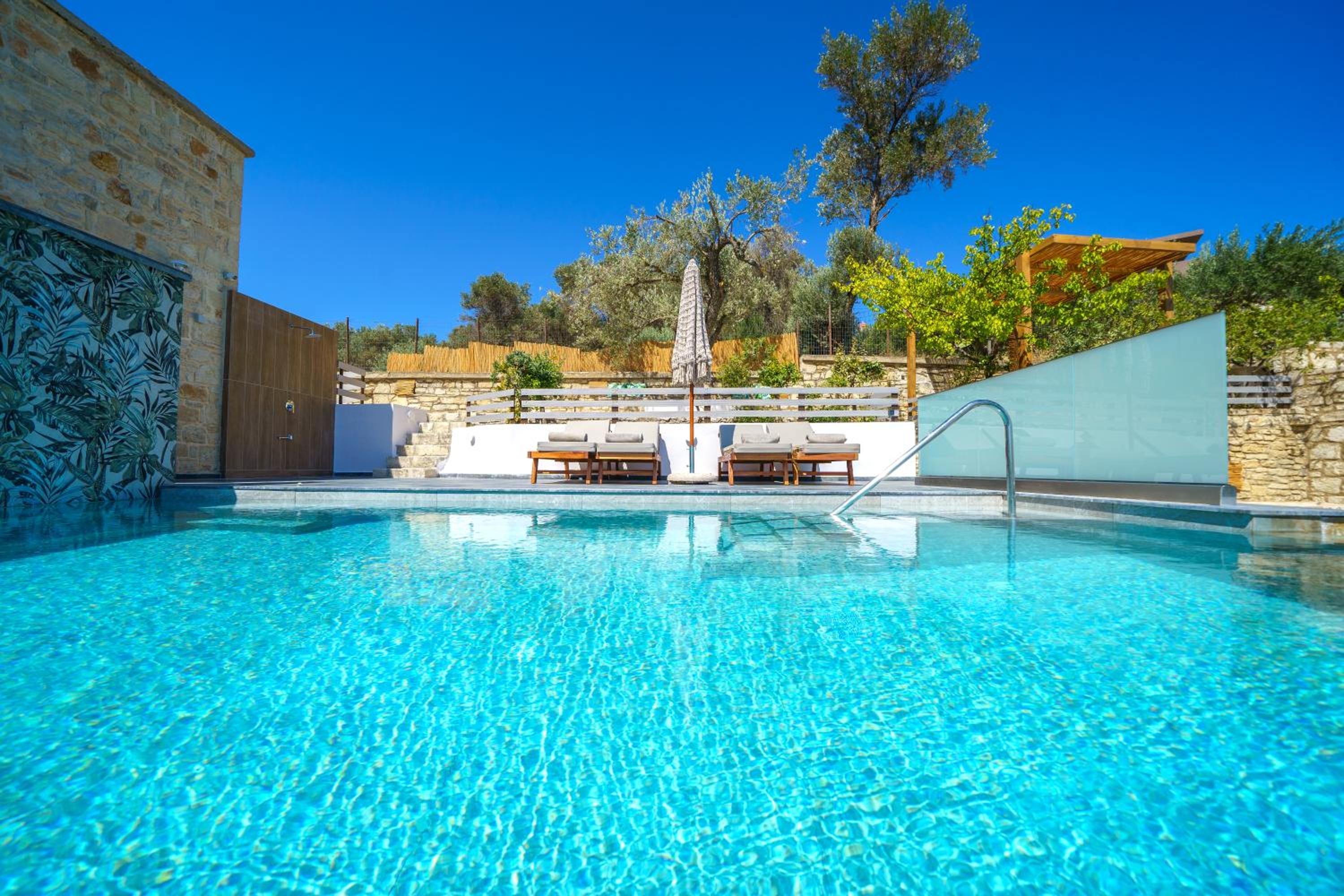 Suite with Private Pool - Photo 6