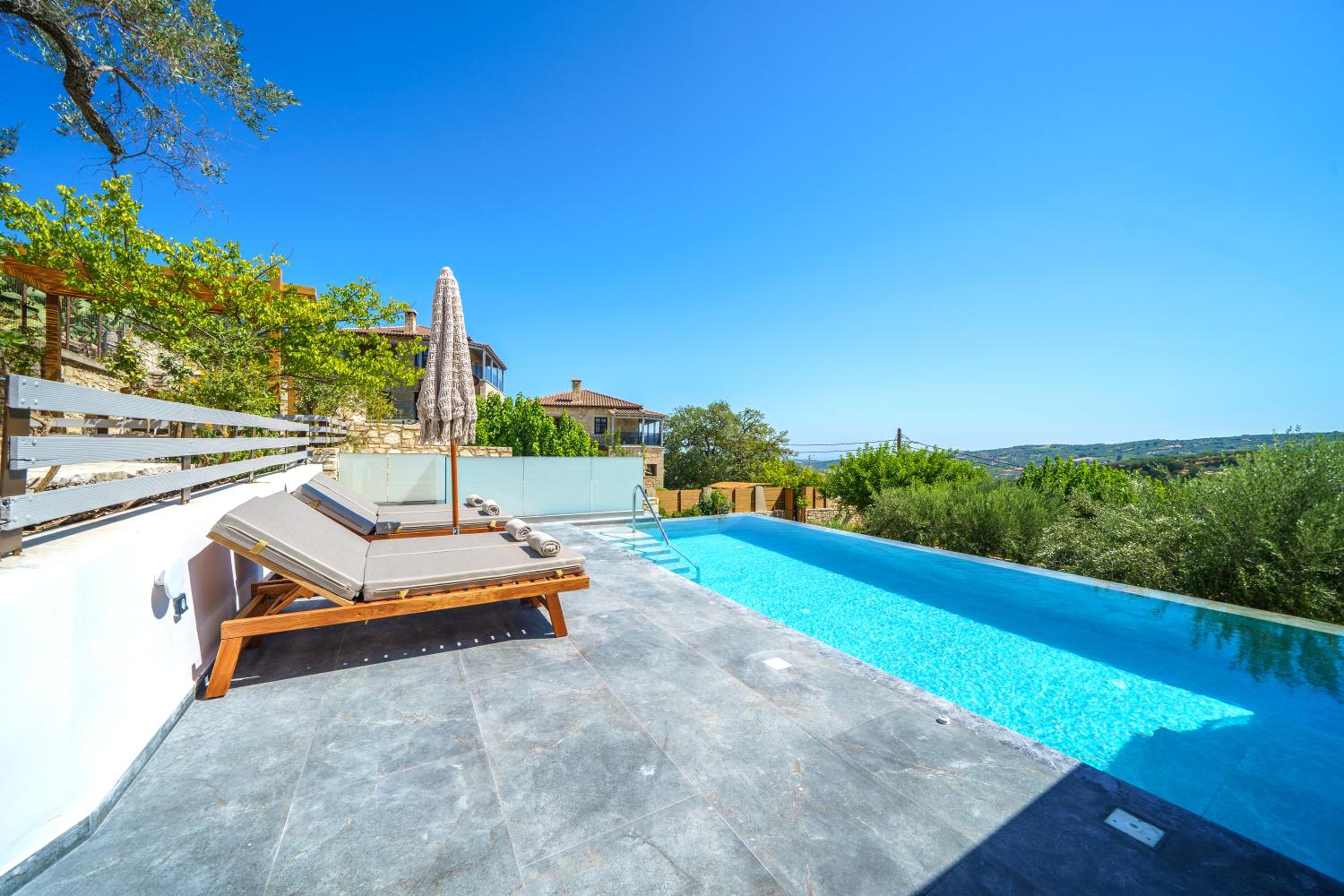 Suite with Private Pool - Photo 7