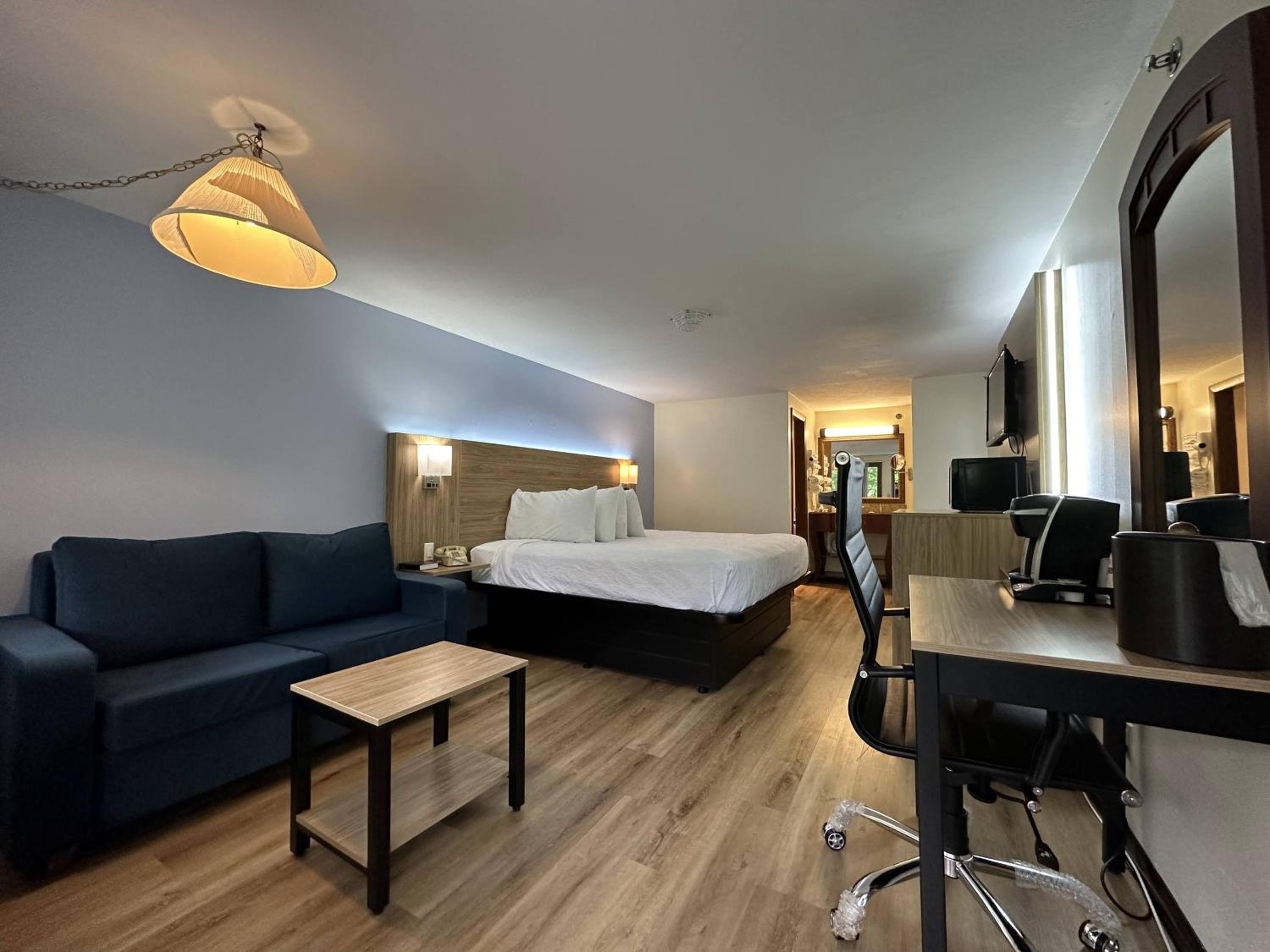 Deluxe King Room photo 1