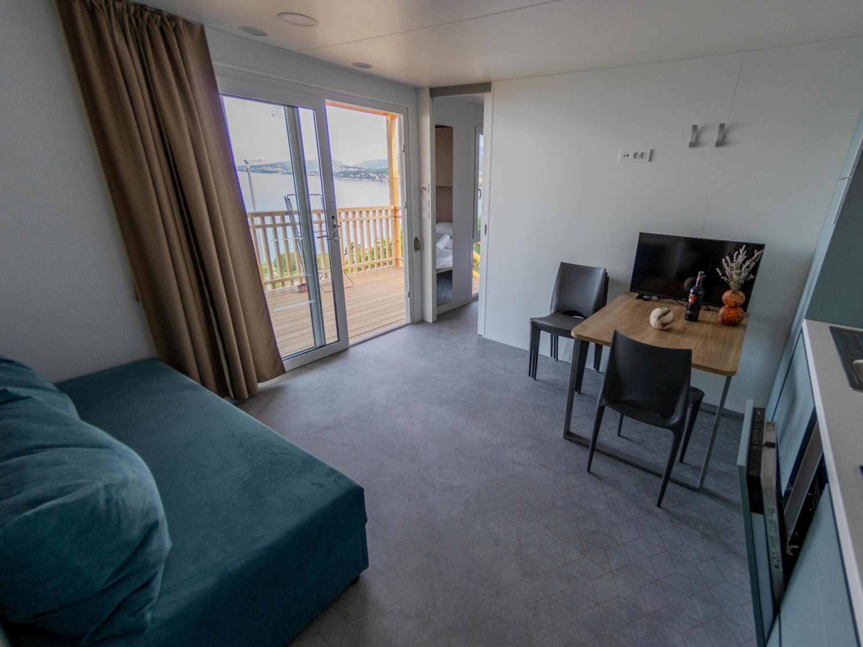 Deluxe Bungalow with Sea View - Photo 10