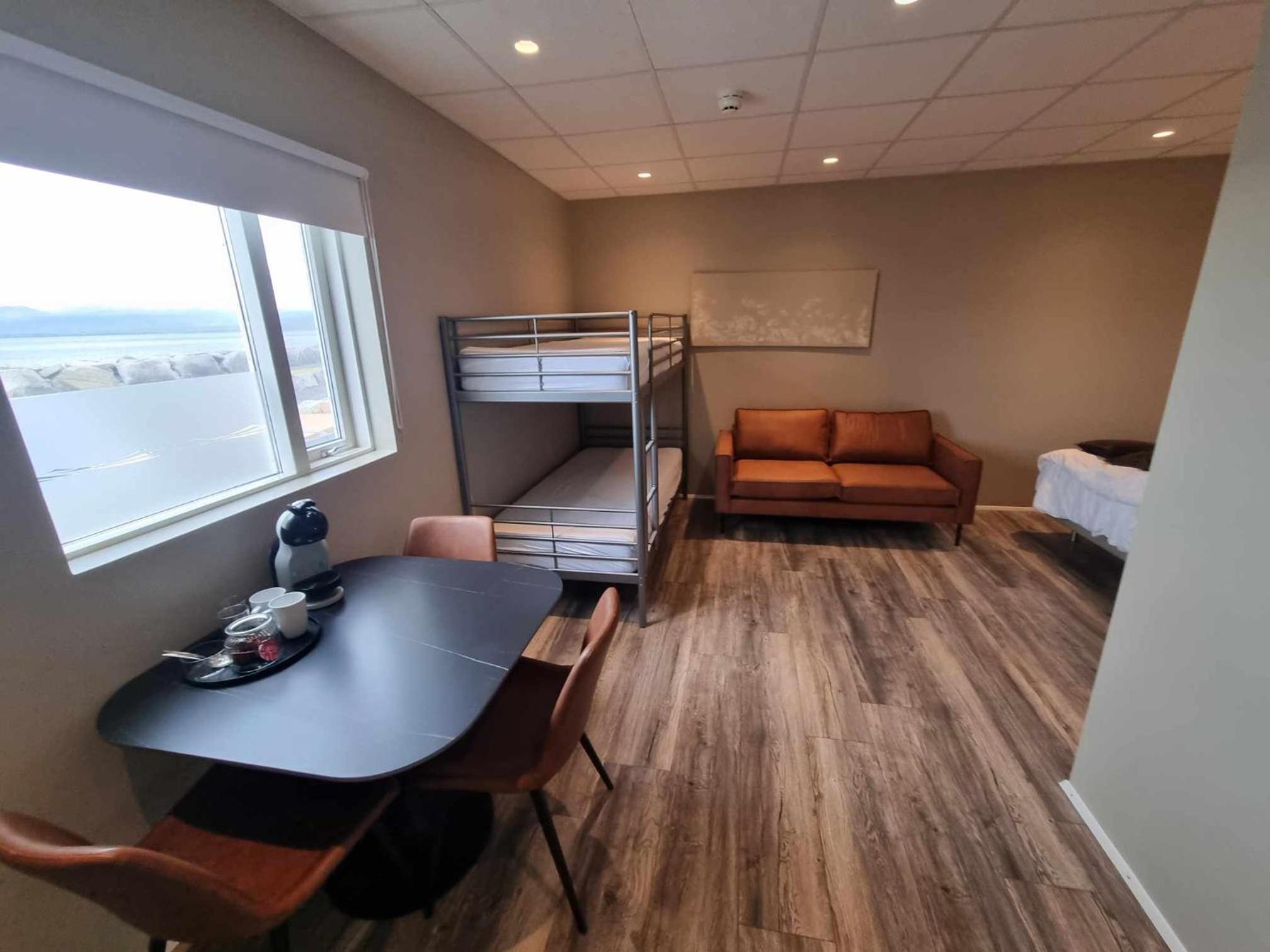 Quadruple Room with Private Bathroom photo 1