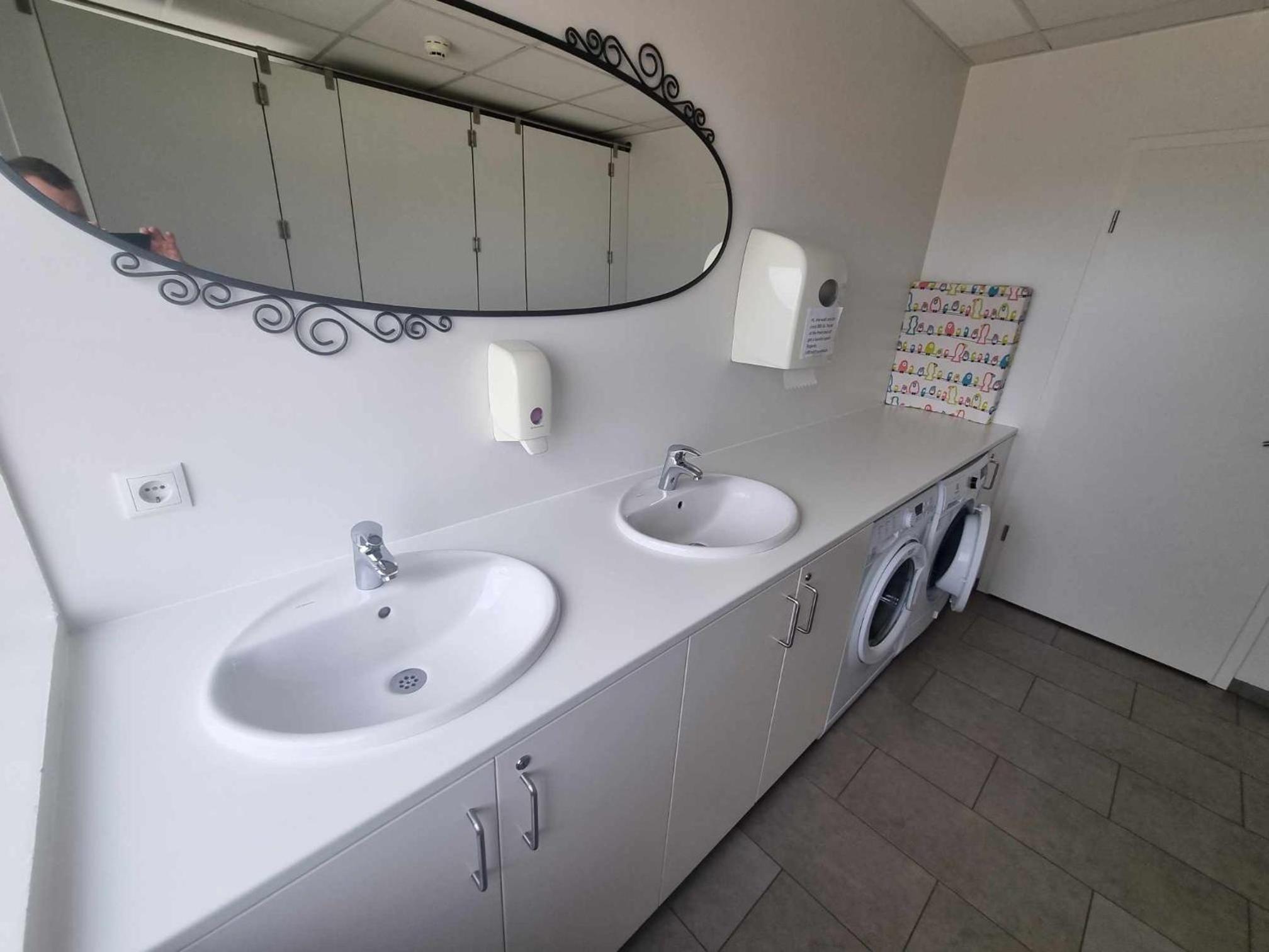 Standard Twin Room with Mountain View - Photo 4