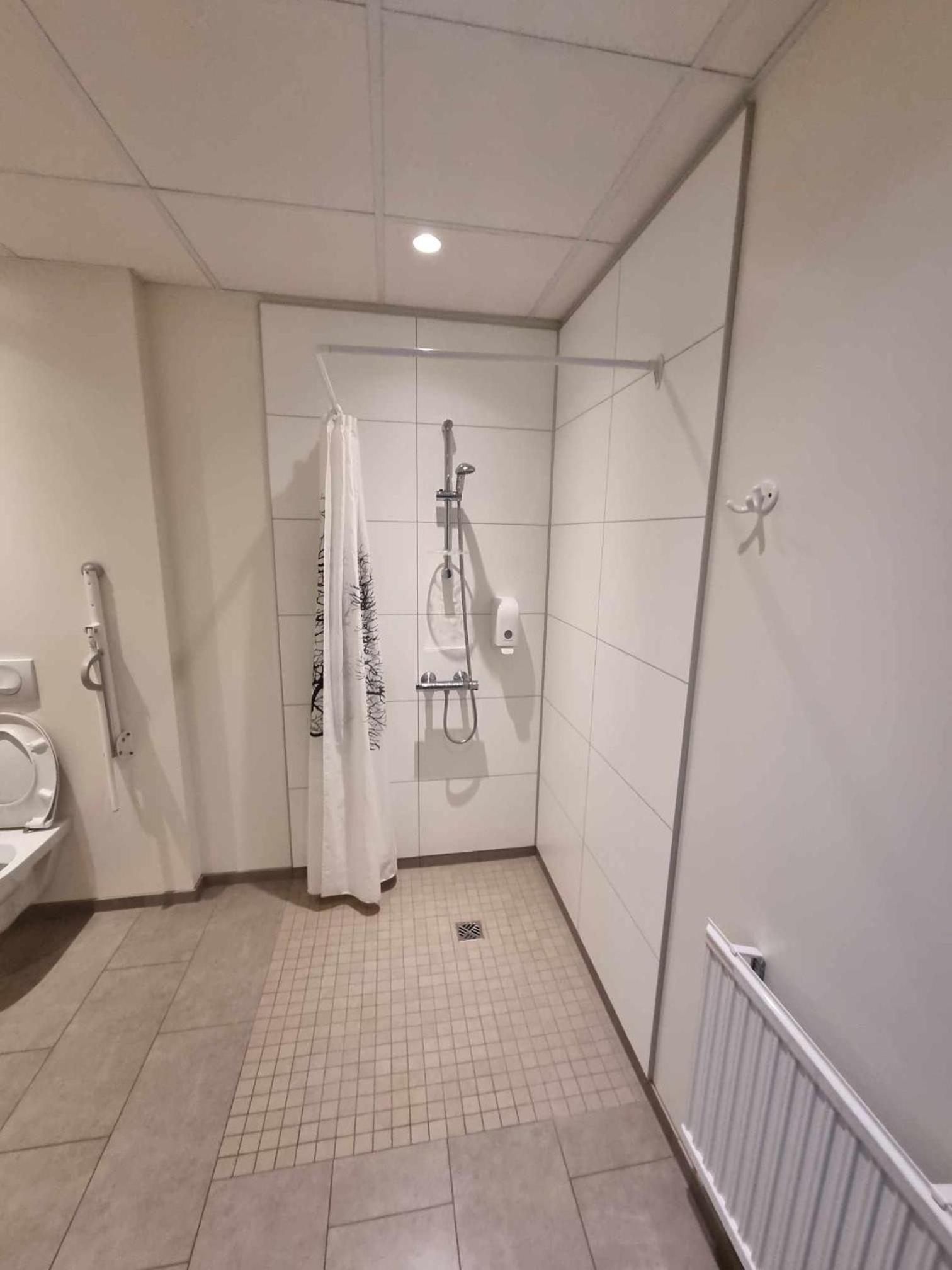 Twin Room with Private Bathroom photo 2