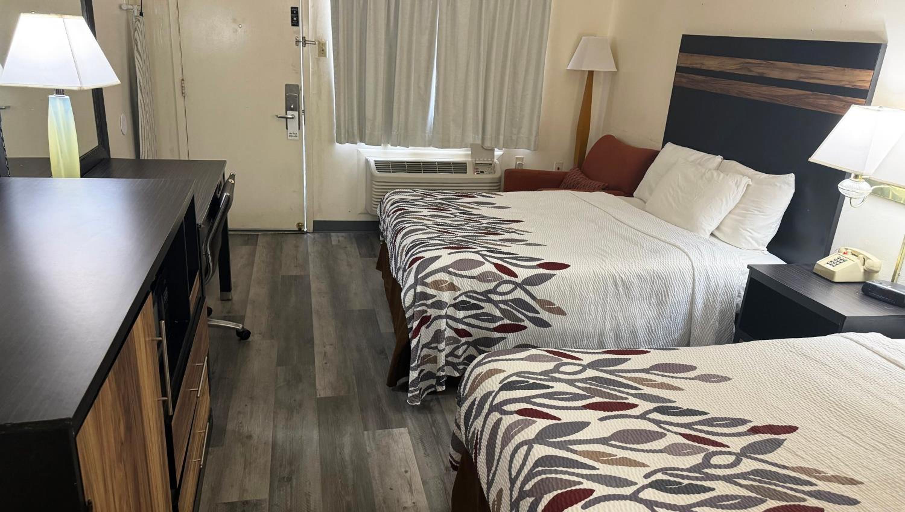 Double Room with Two Double Beds photo 2