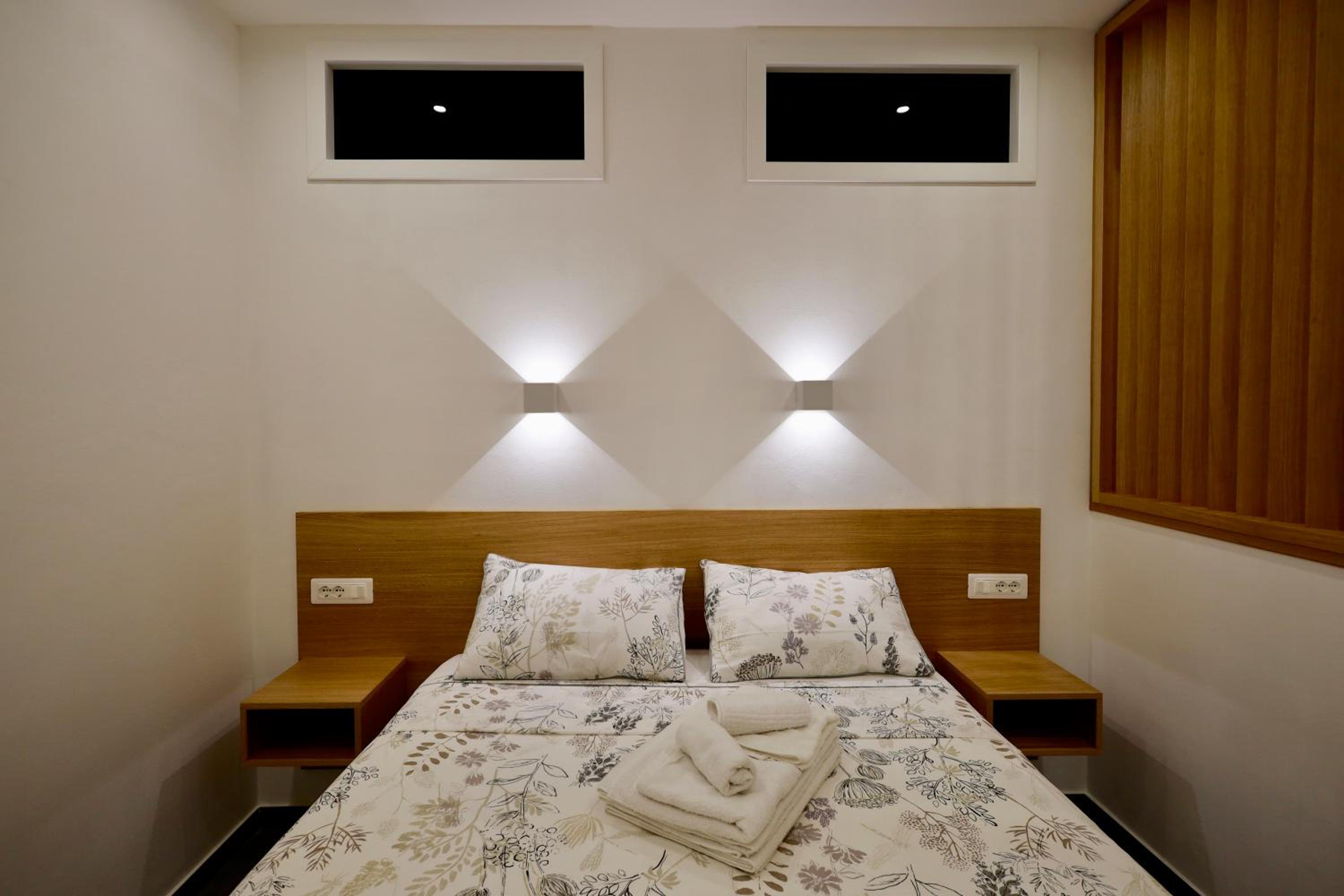Two-Bedroom Deluxe Apartment - Photo 5