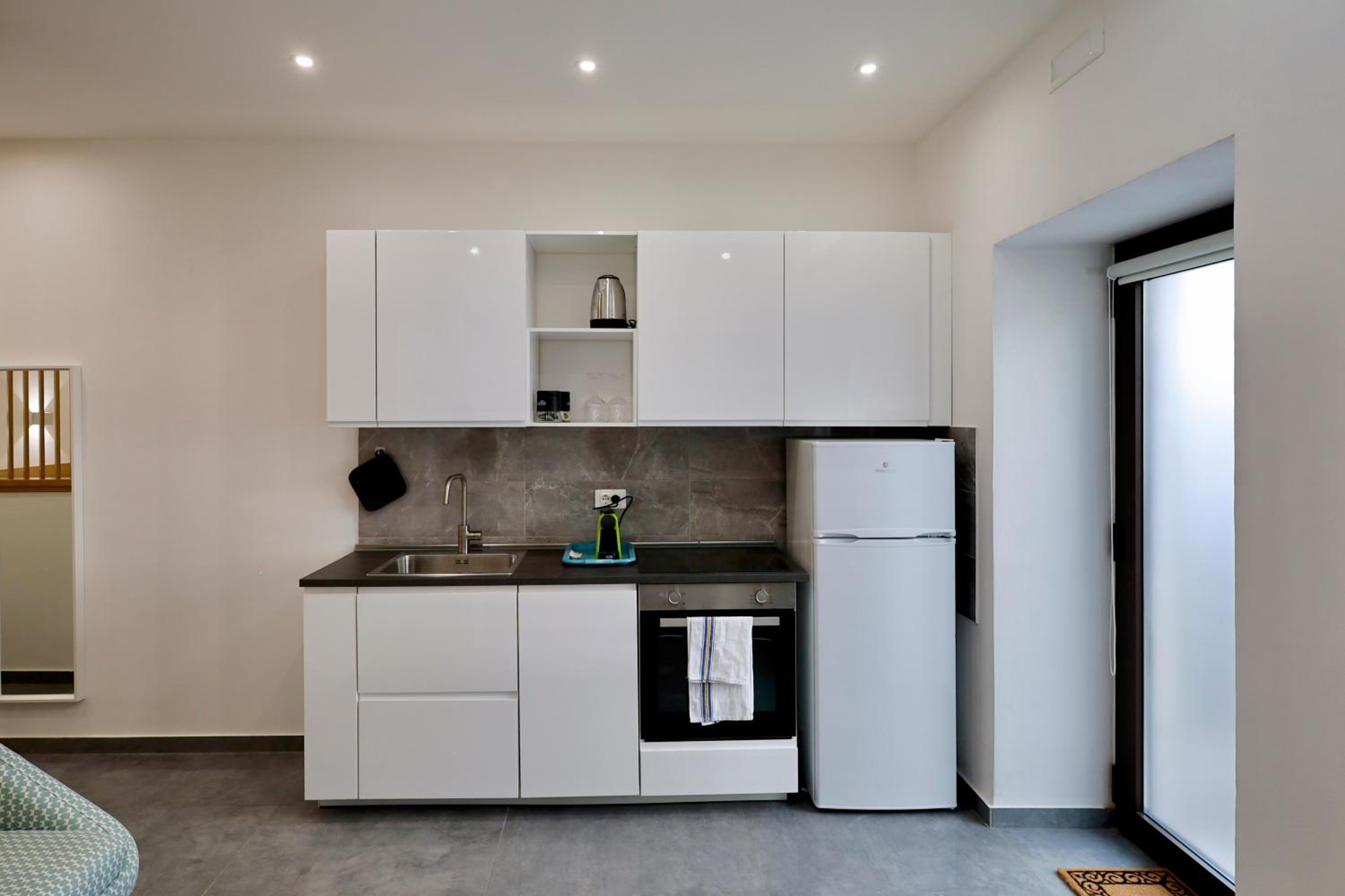 Two-Bedroom Deluxe Apartment - Photo 10