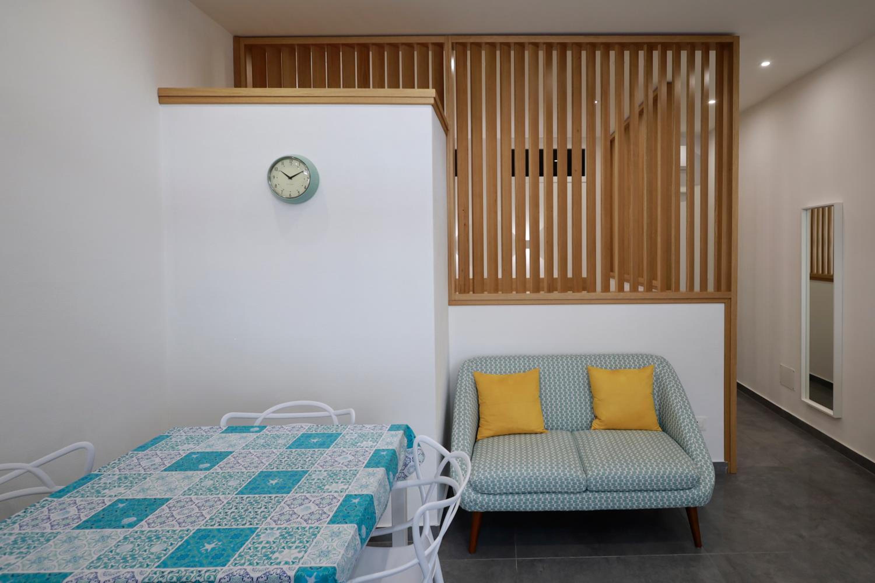 Two-Bedroom Deluxe Apartment - Photo 2