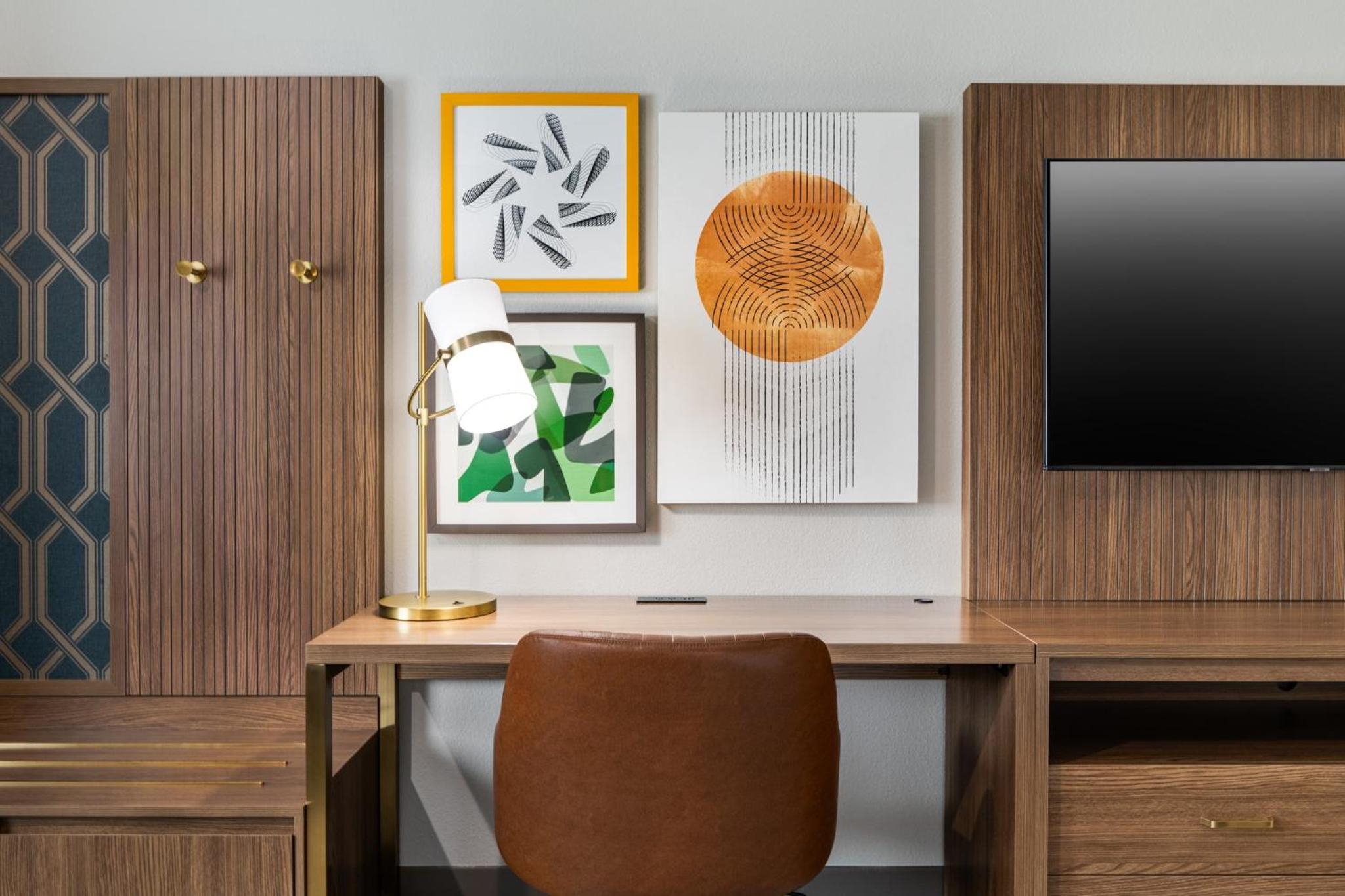 King Room - Hearing Accessible - Non-Smoking