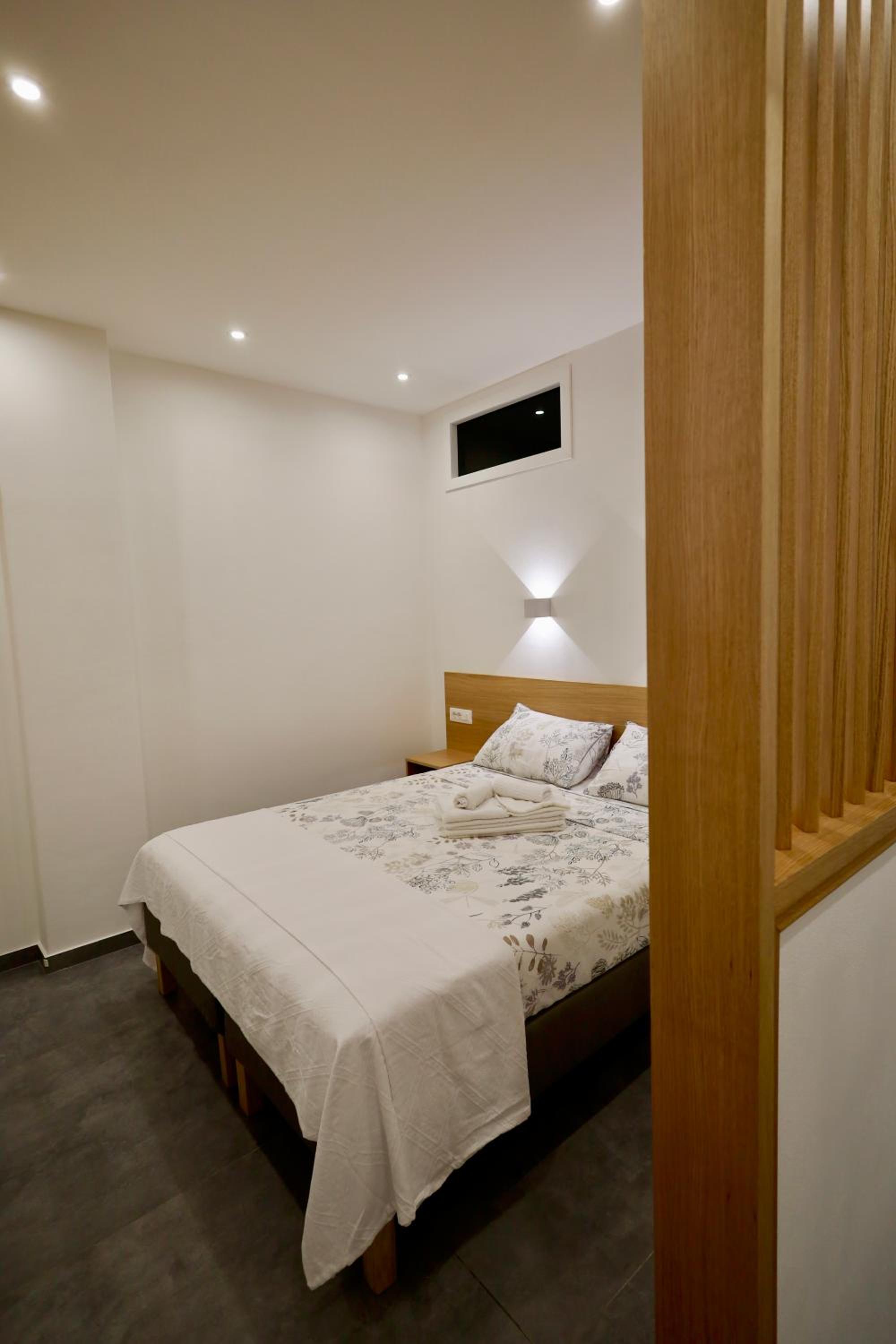 Two-Bedroom Deluxe Apartment - Photo 8