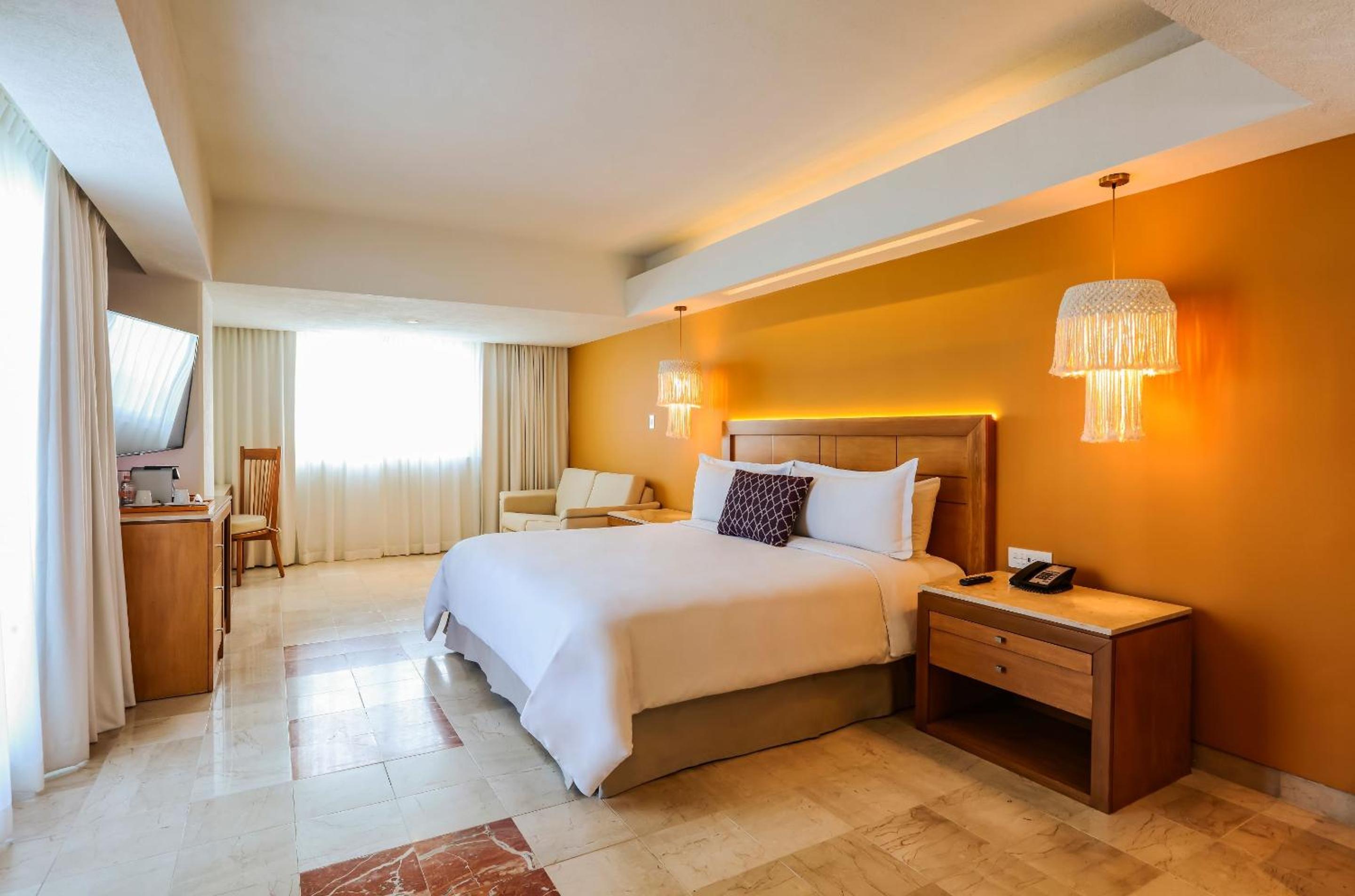 Junior Suite with Breakfast Buffet for 2 Adults - Photo 6