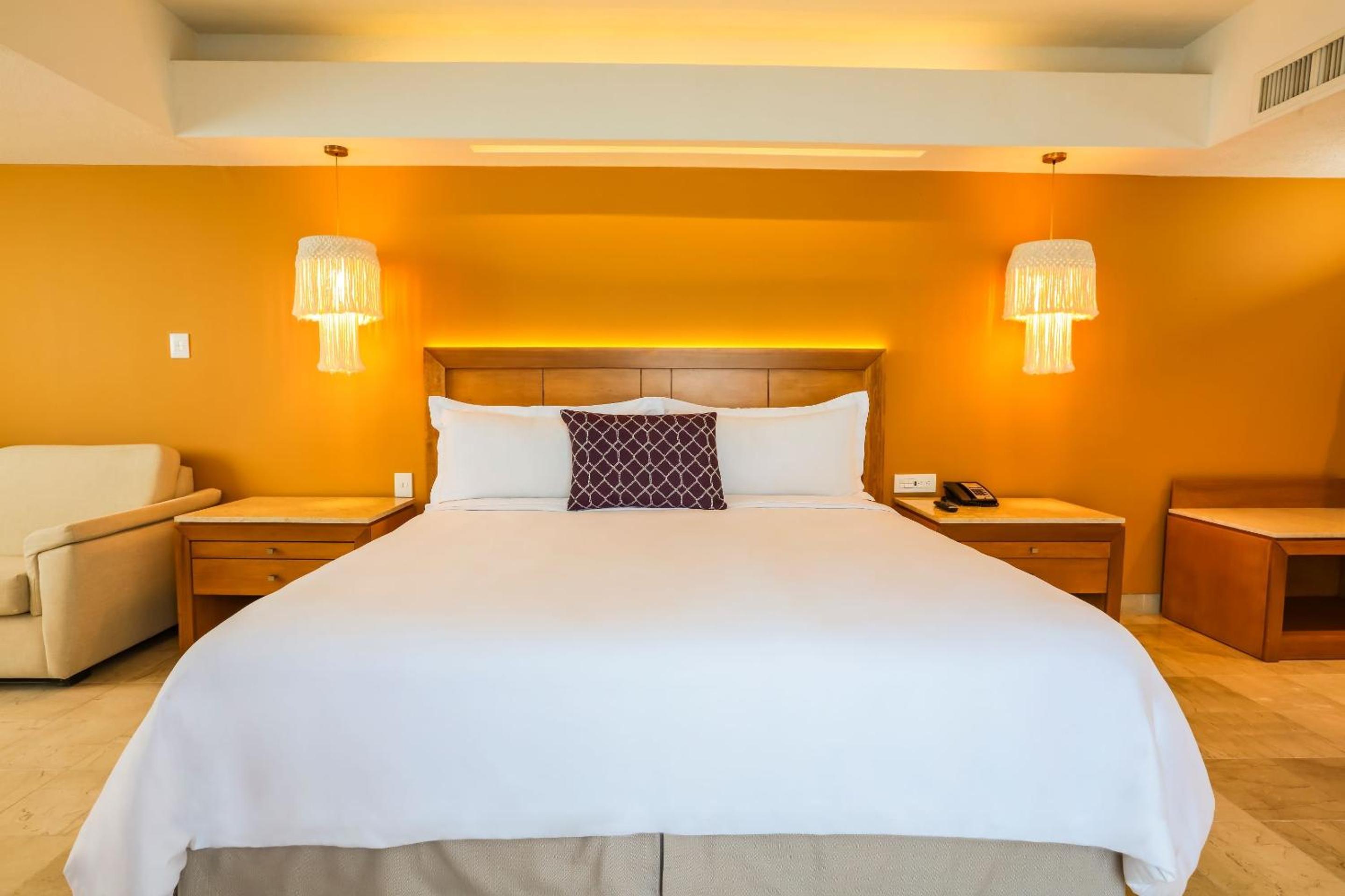 Junior Suite with Breakfast Buffet for 2 Adults - Photo 5