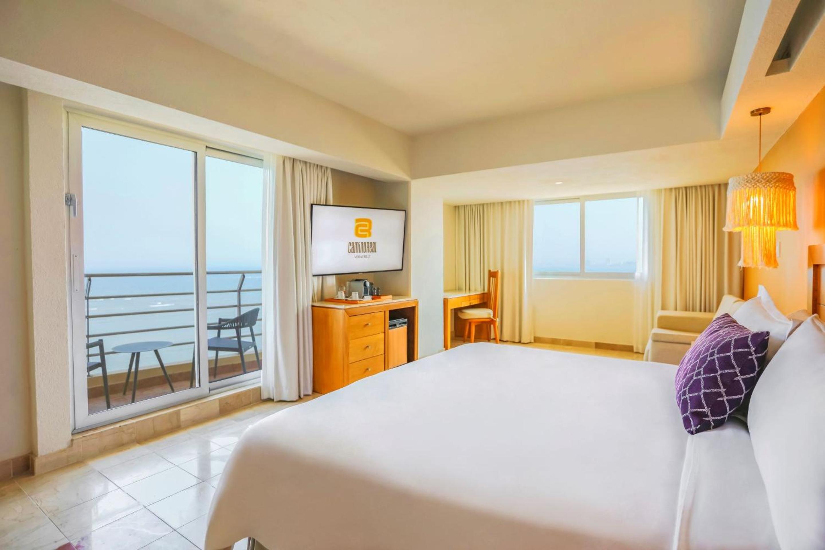 Junior Suite with Breakfast Buffet for 2 Adults - Photo 3