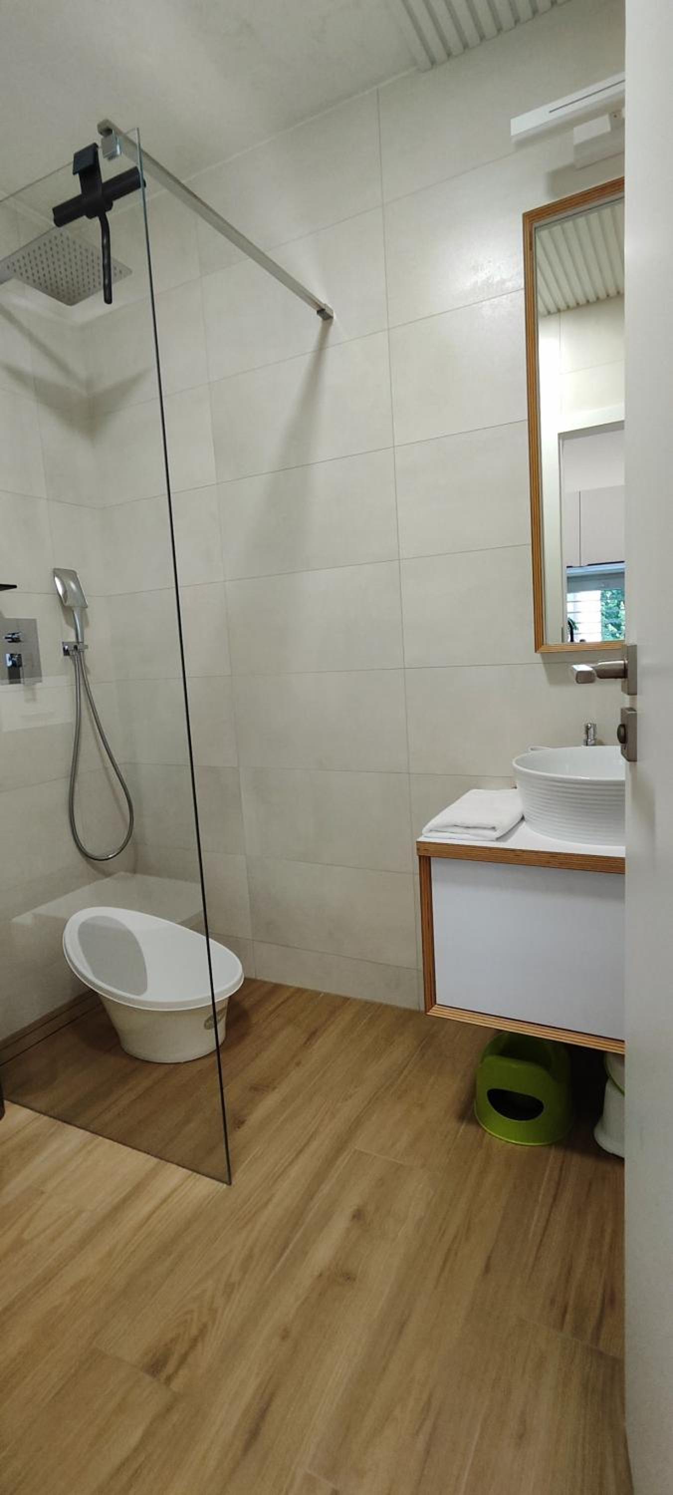 One-Bedroom Apartment photo 2