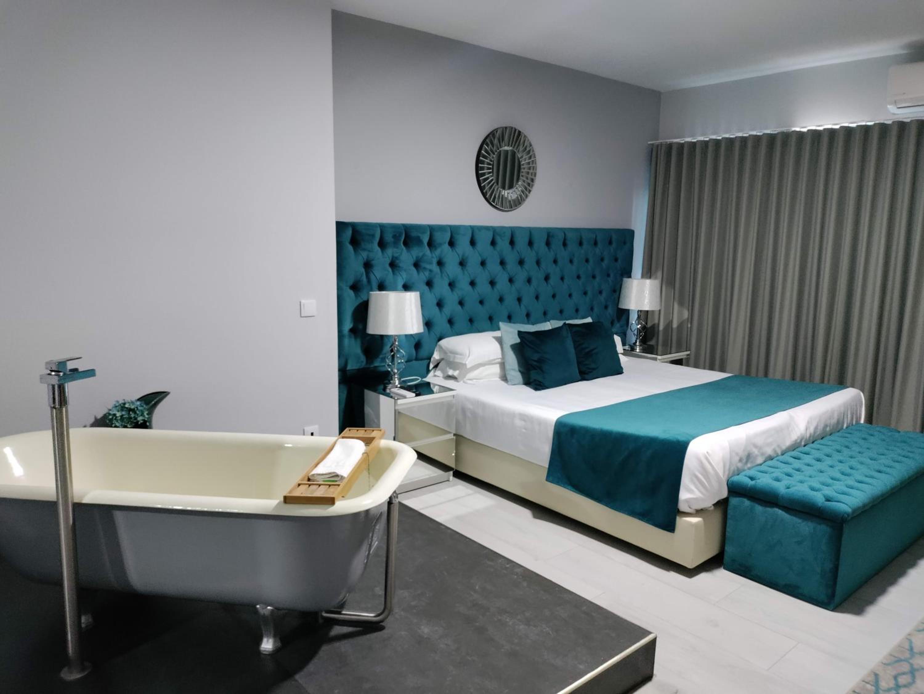 Deluxe King Suite photo 1