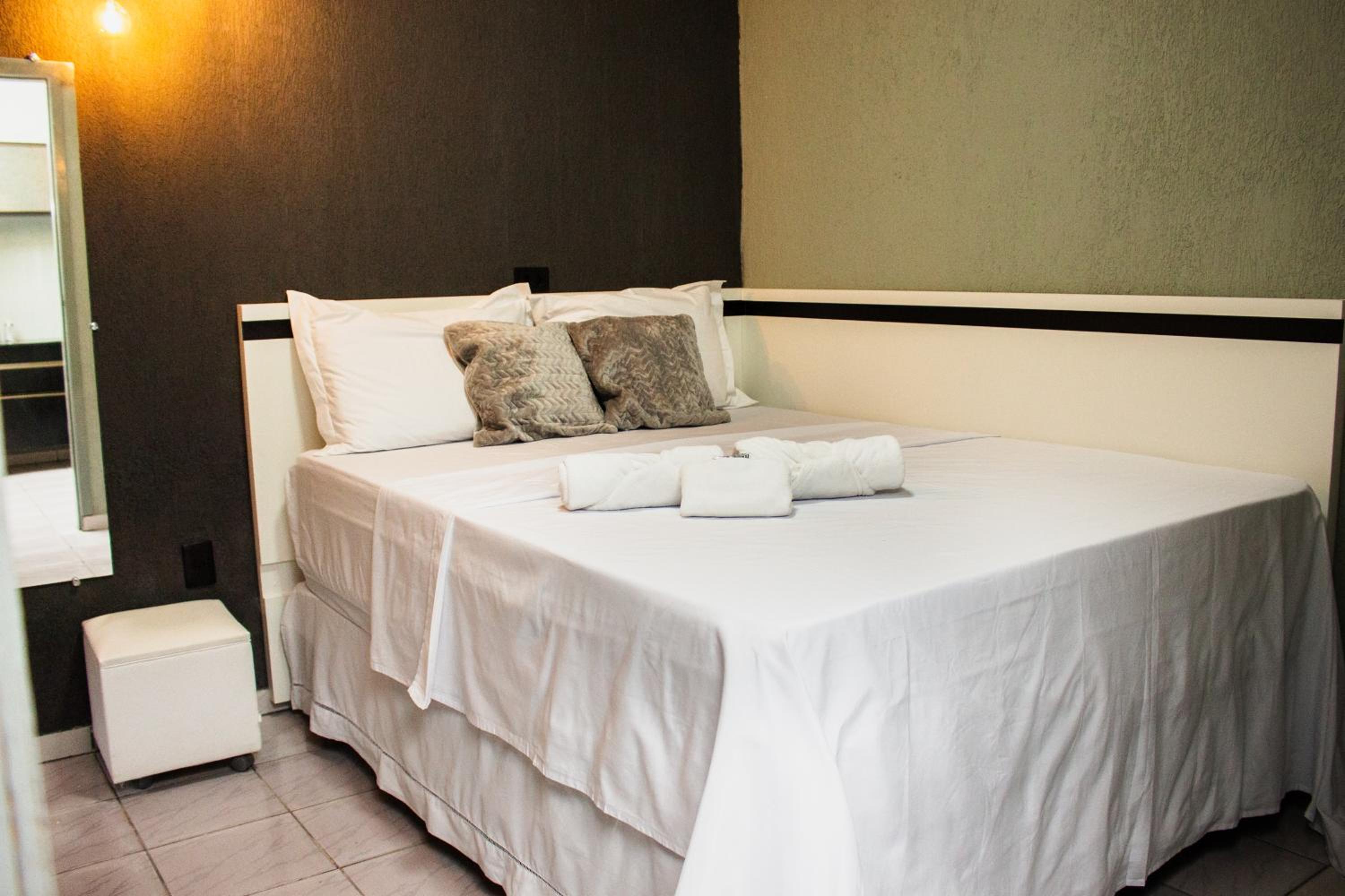 Studio Apartment with Queen Bed photo 1