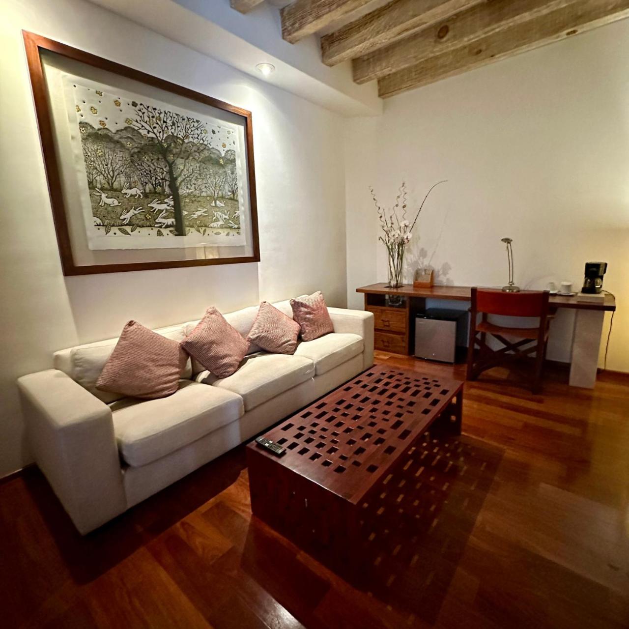 Deluxe King Suite photo 2