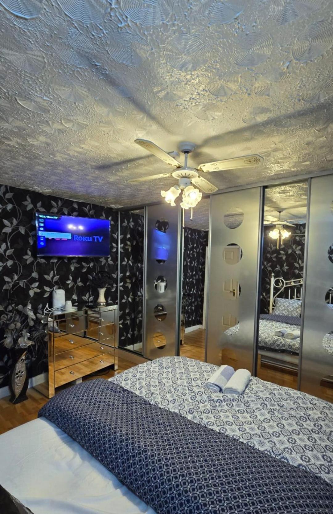 Standard King Room photo 3