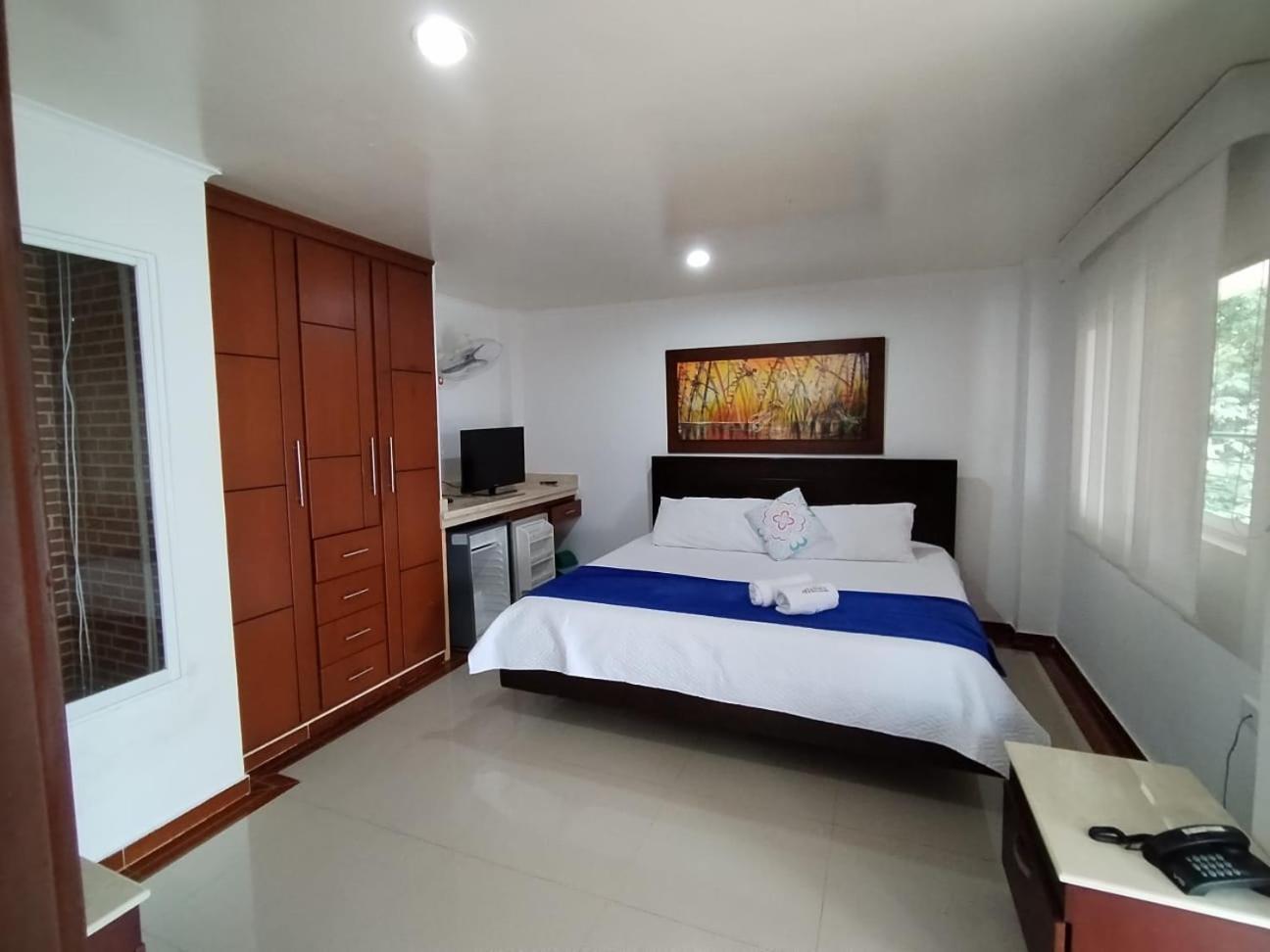 Deluxe King Suite