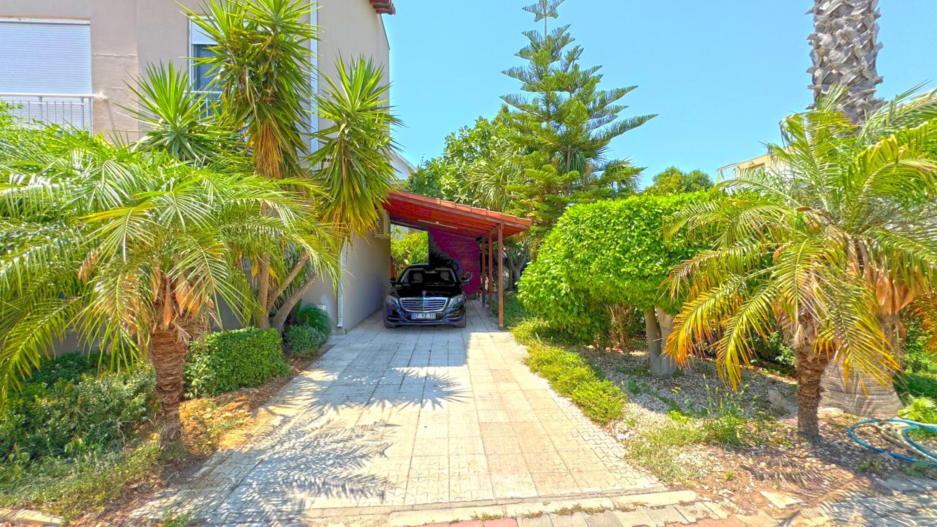 Villa photo 3