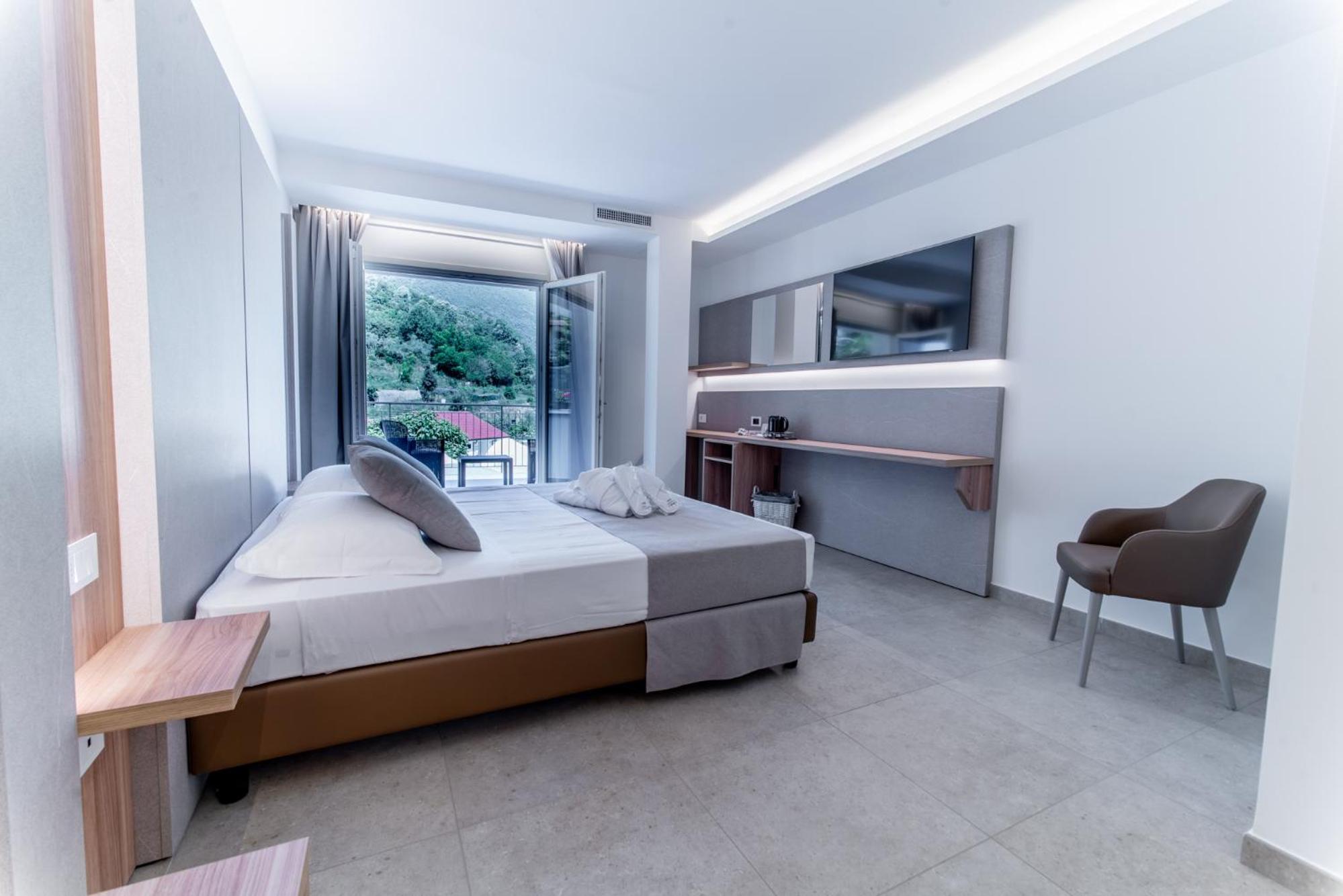 Junior Suite with Balcony photo 2