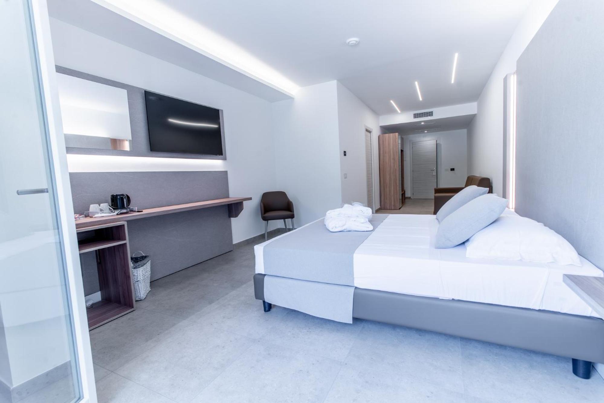 Junior Suite with Balcony photo 3