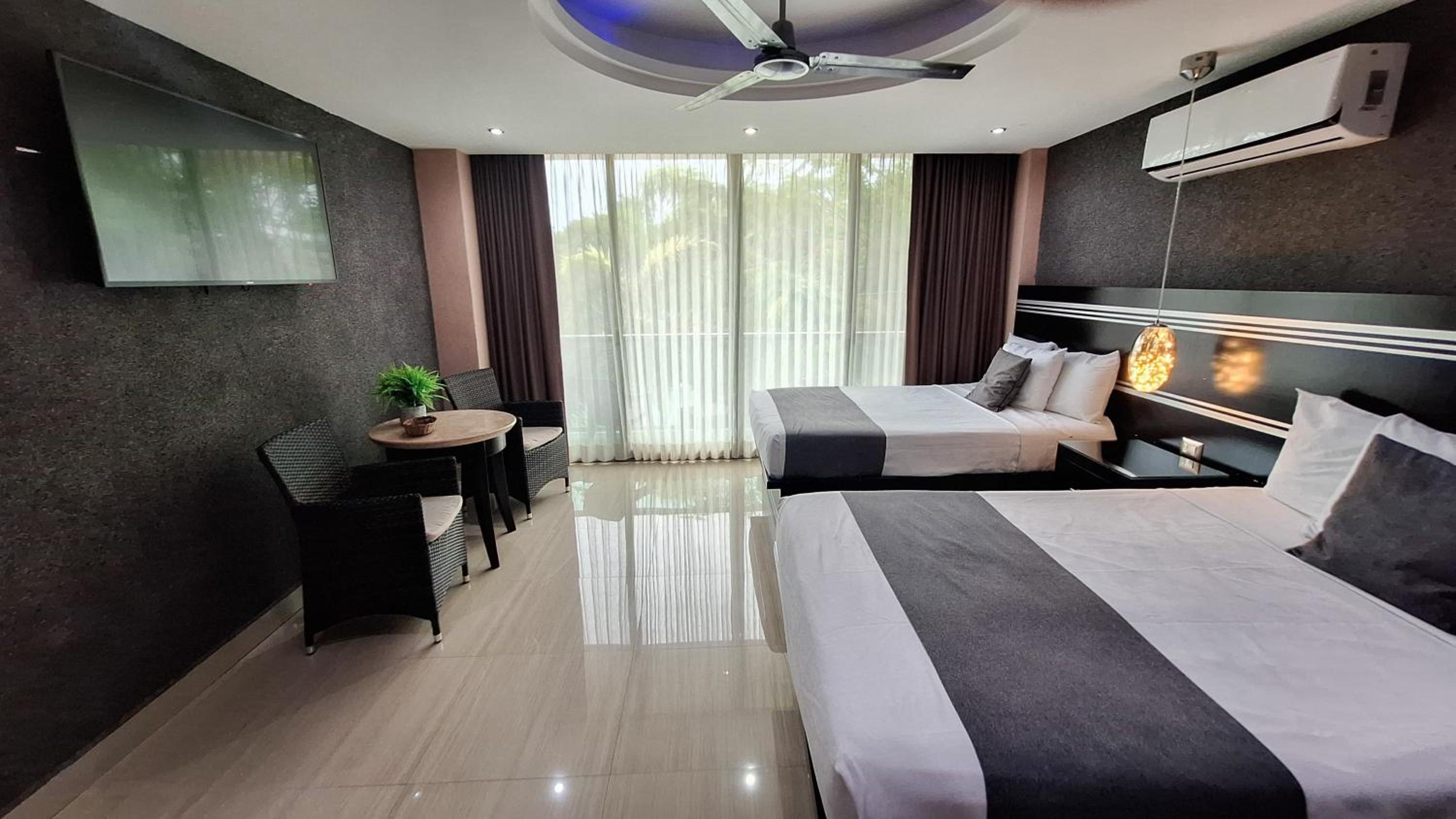 Twin Room with Pool View photo 1