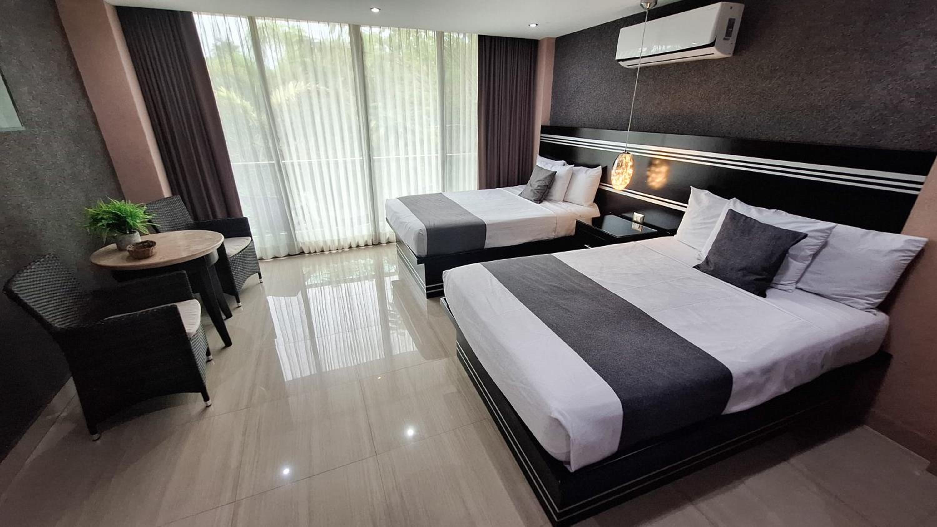 Twin Room with Pool View photo 2