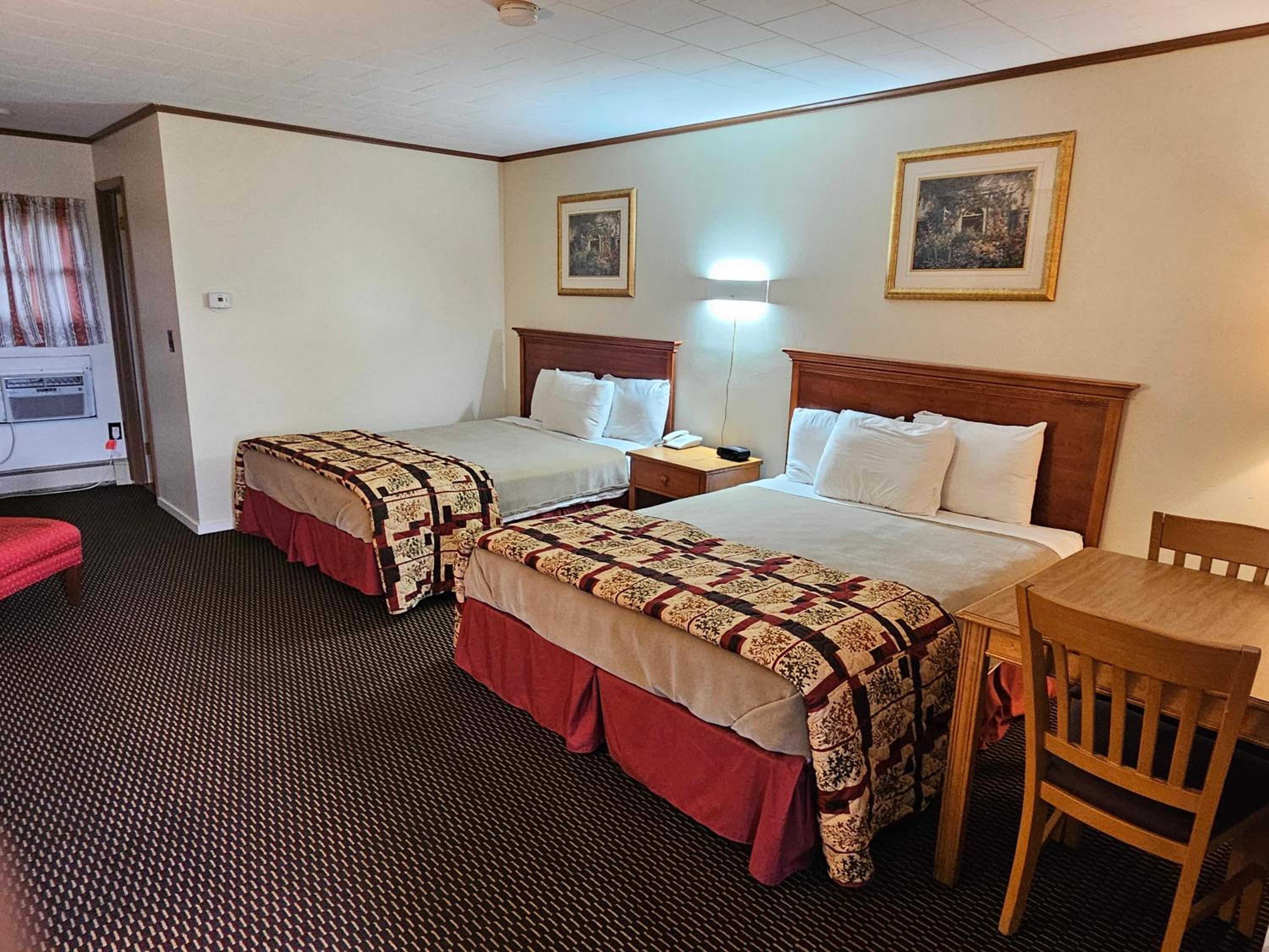Queen Room with Two Queen Beds - Photo 1