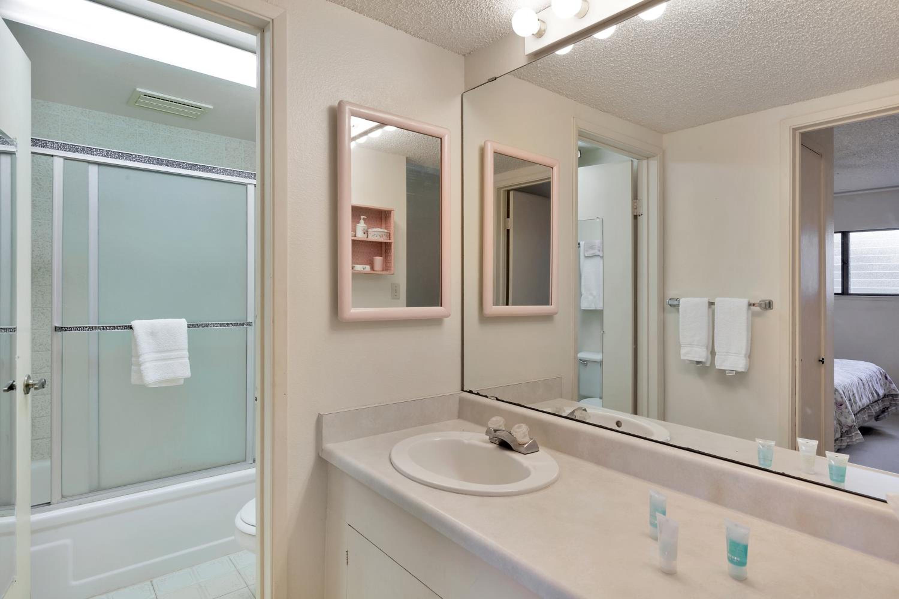 One-Bedroom with Ocean View photo 2