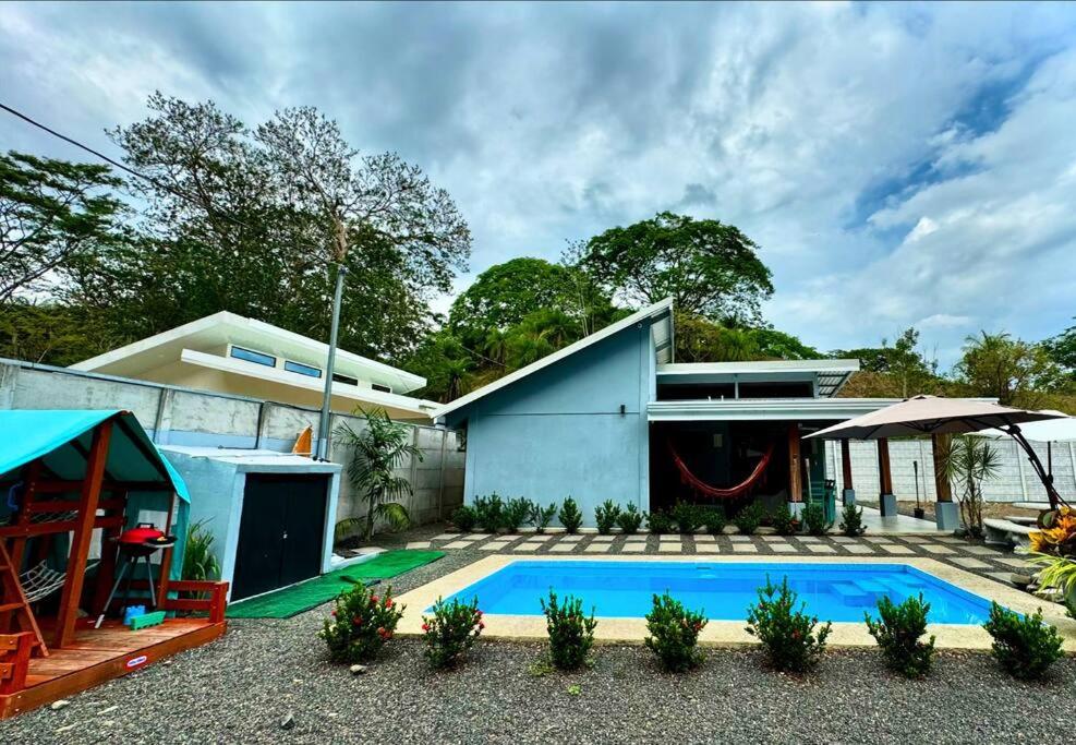 Three-Bedroom House photo 1