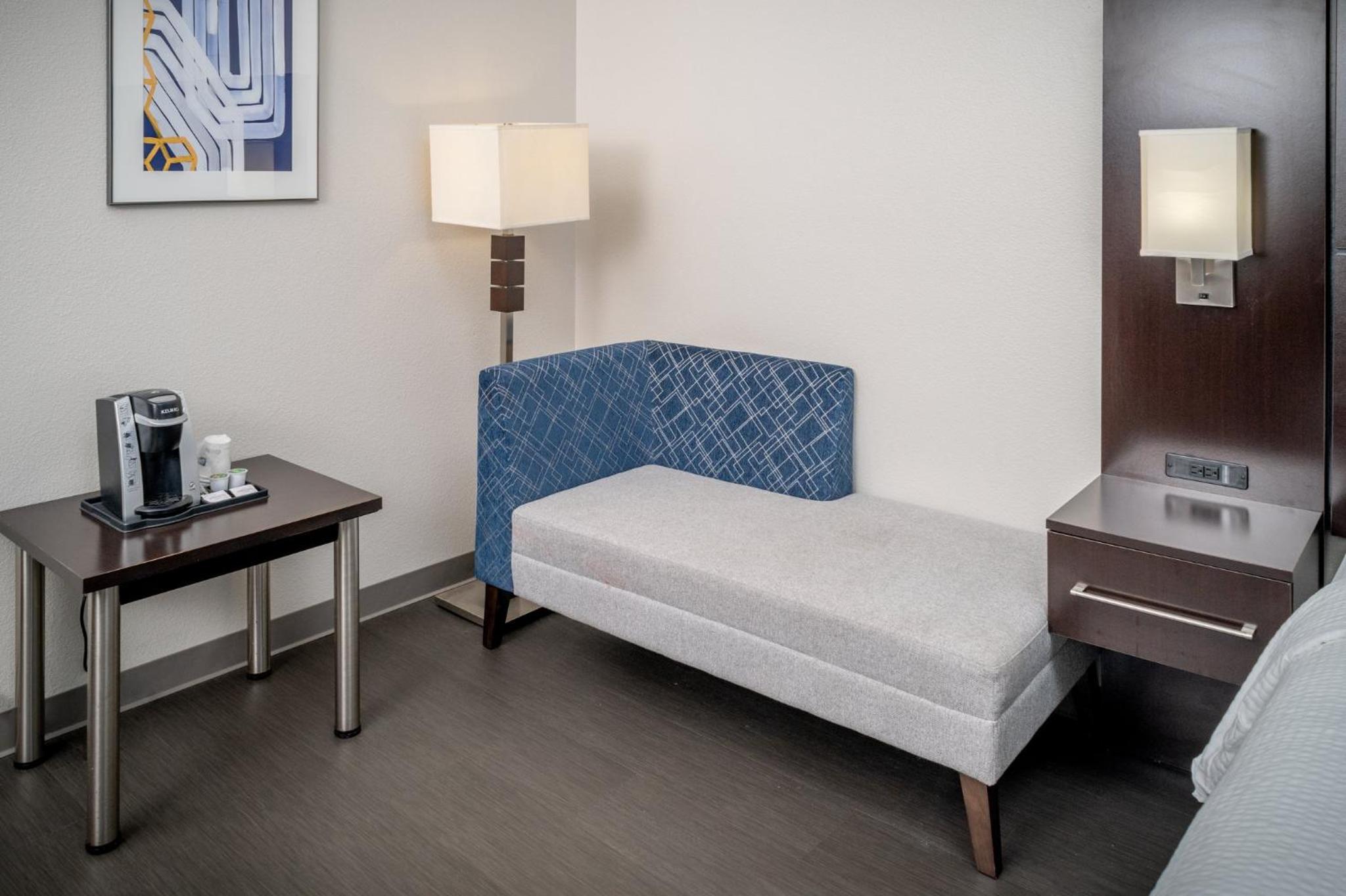 Standard King Room with Roll-in Shower - Mobility Accessible photo 3