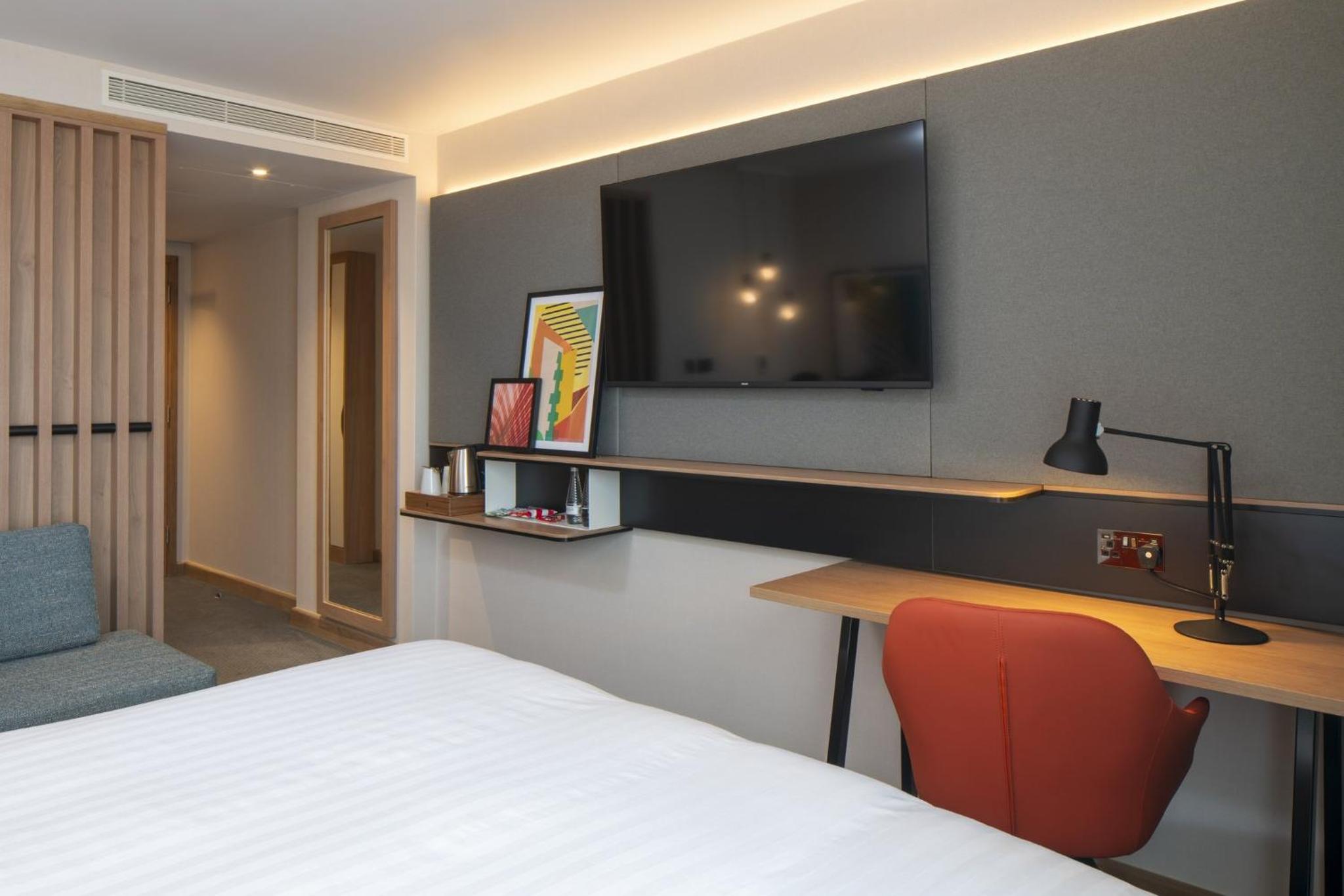 Premium King Room - Photo 4