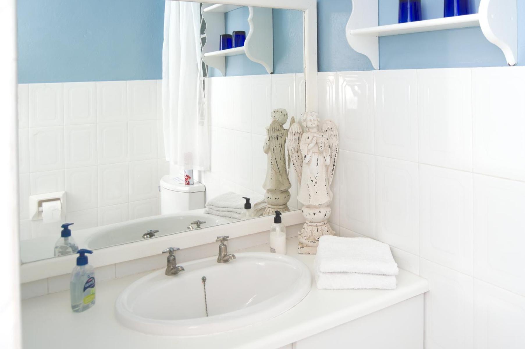 Twin Room - Photo 2
