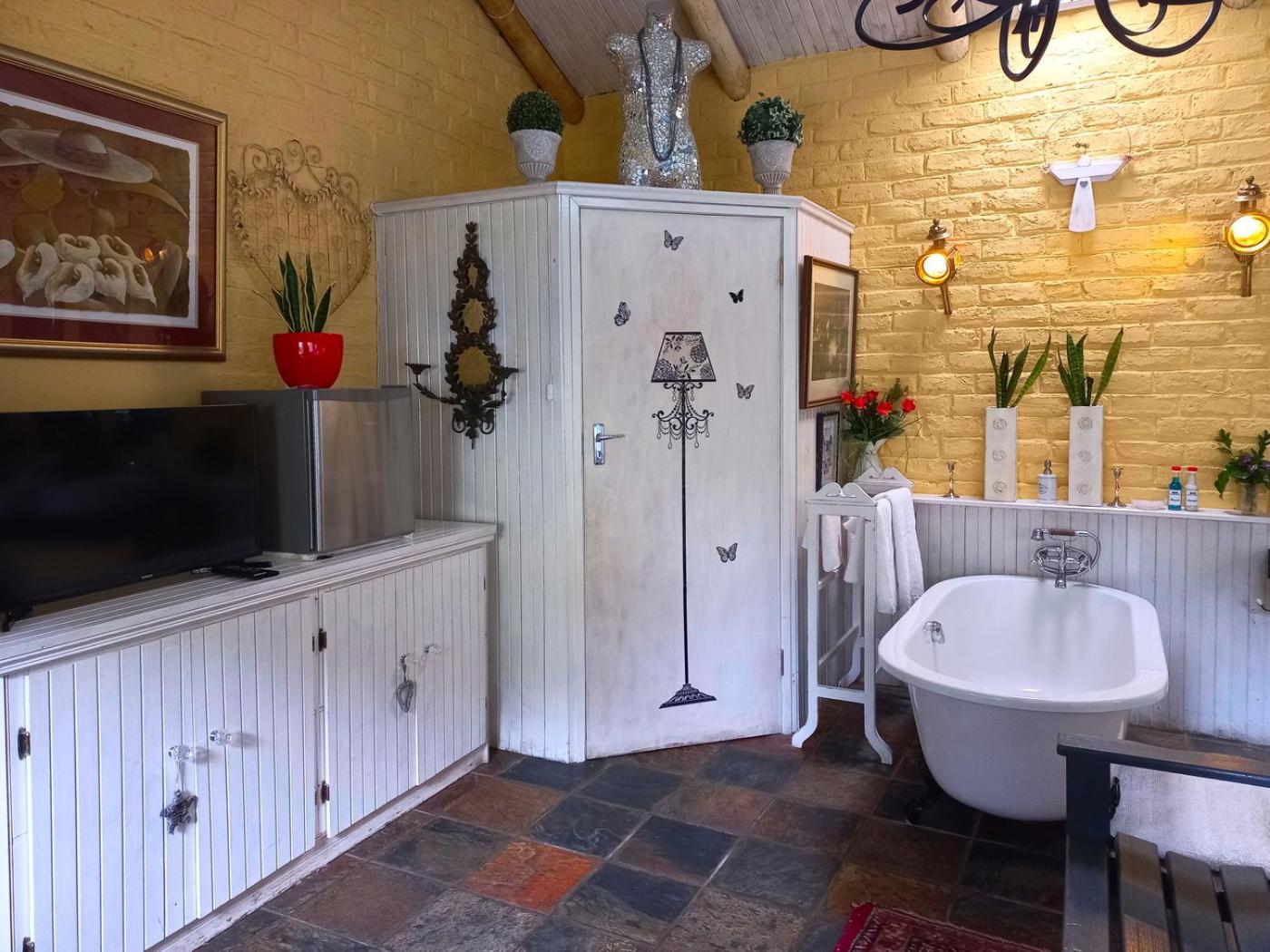 Superior Double Room with Bath - Photo 10