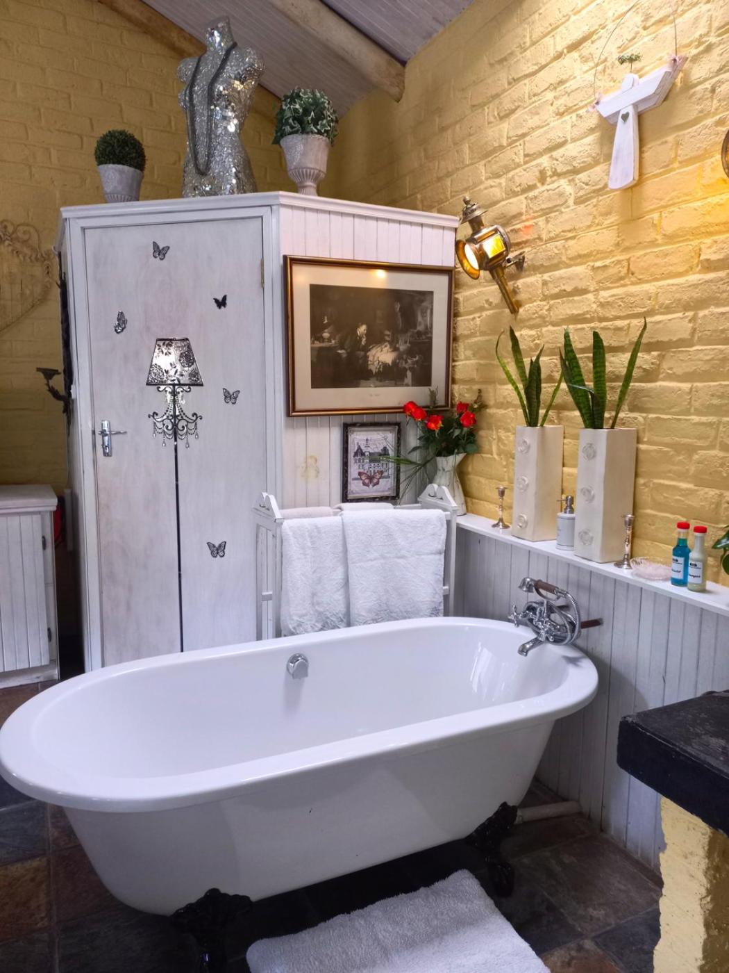 Superior Double Room with Bath - Photo 11