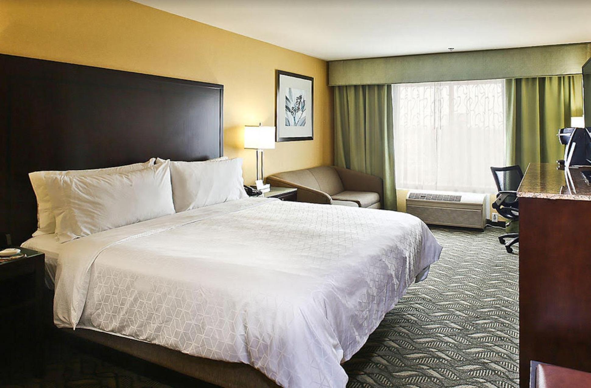 Standard King Room - Photo 4