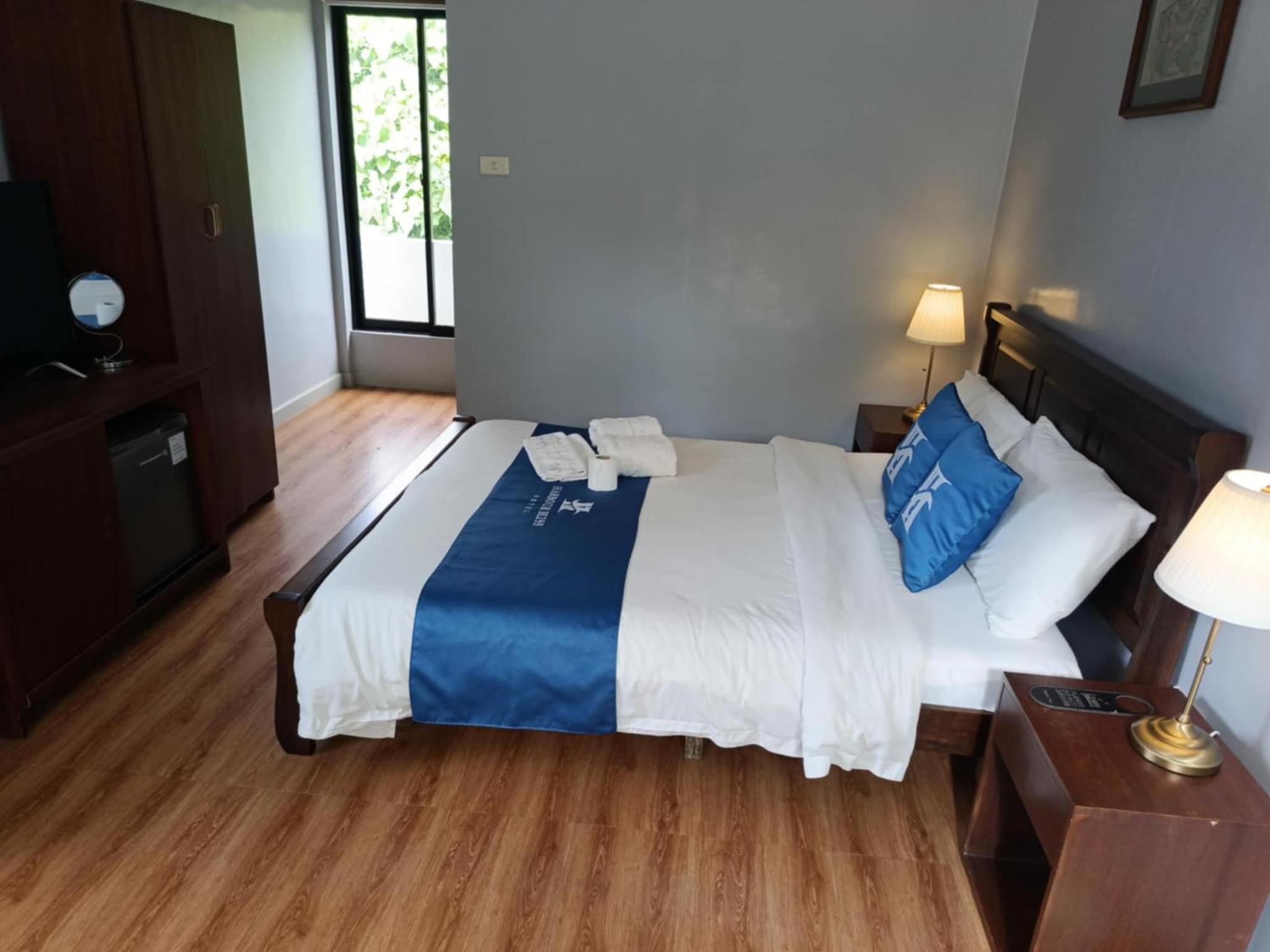 Deluxe Queen Room