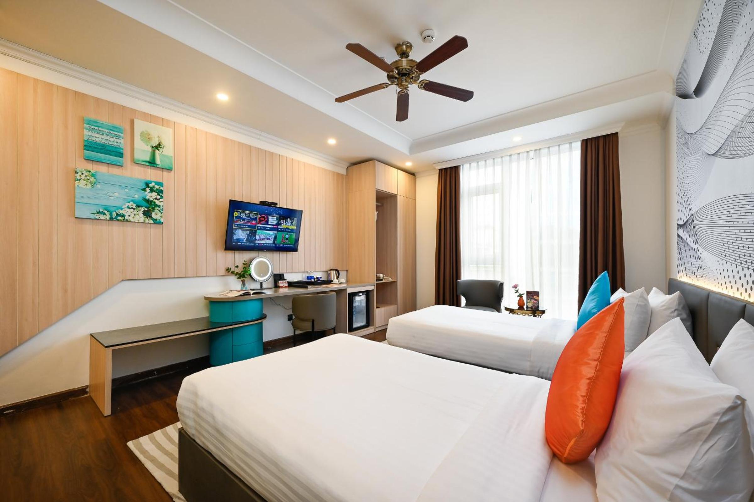 Signature Double or Twin City View photo 3