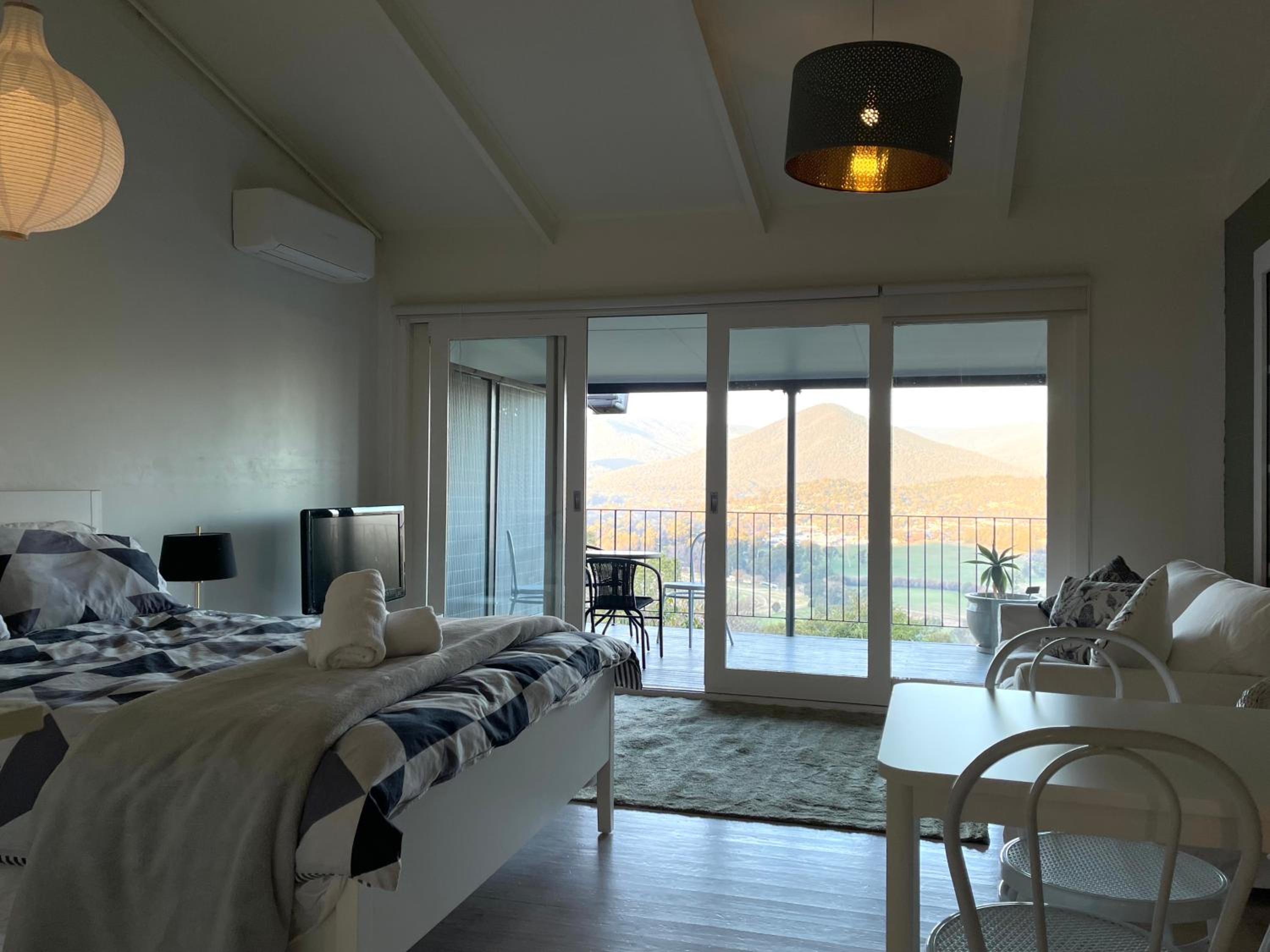Family Room with Mountain View photo 1