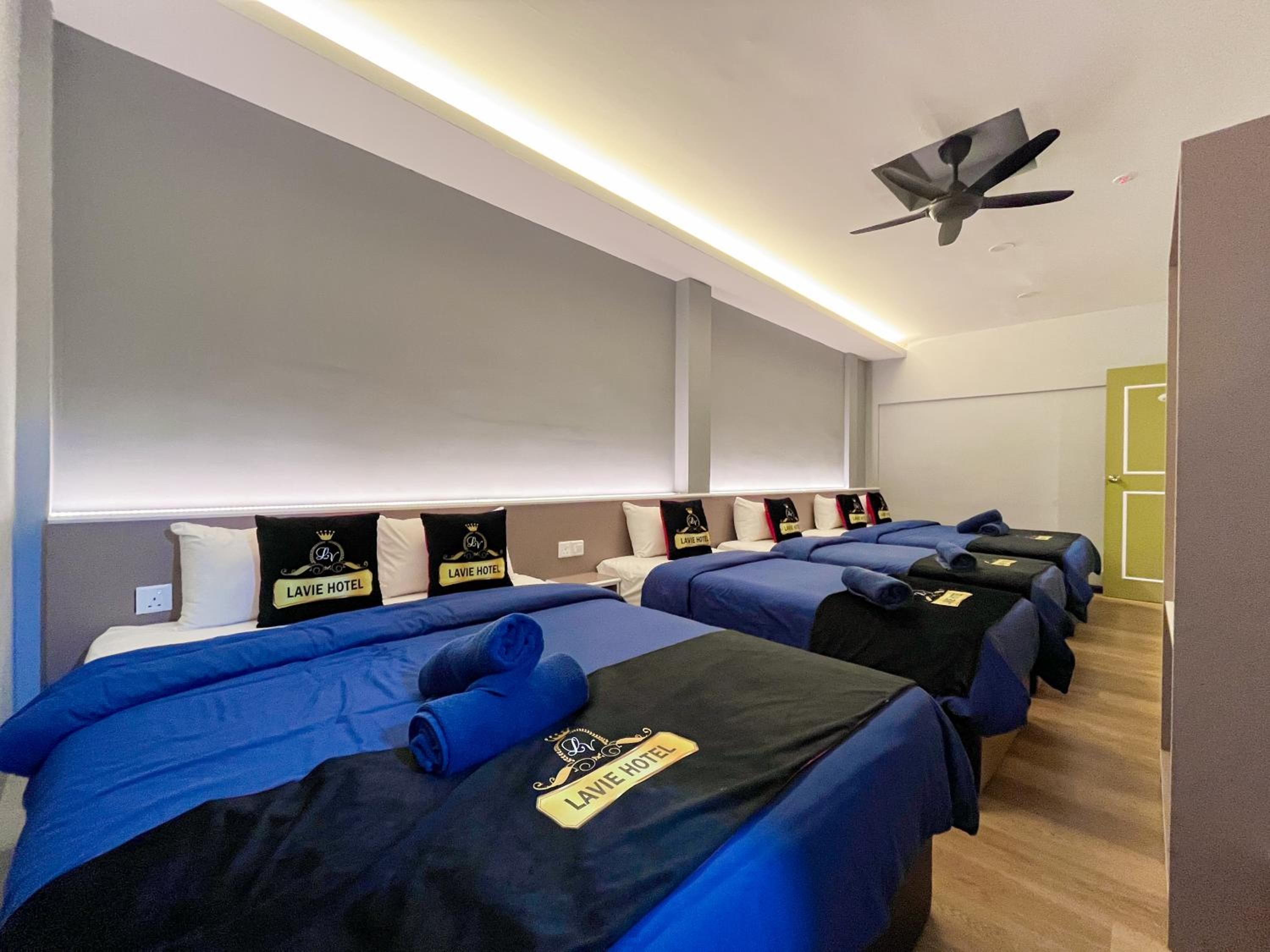 Three-Bedroom Apartment - Photo 6